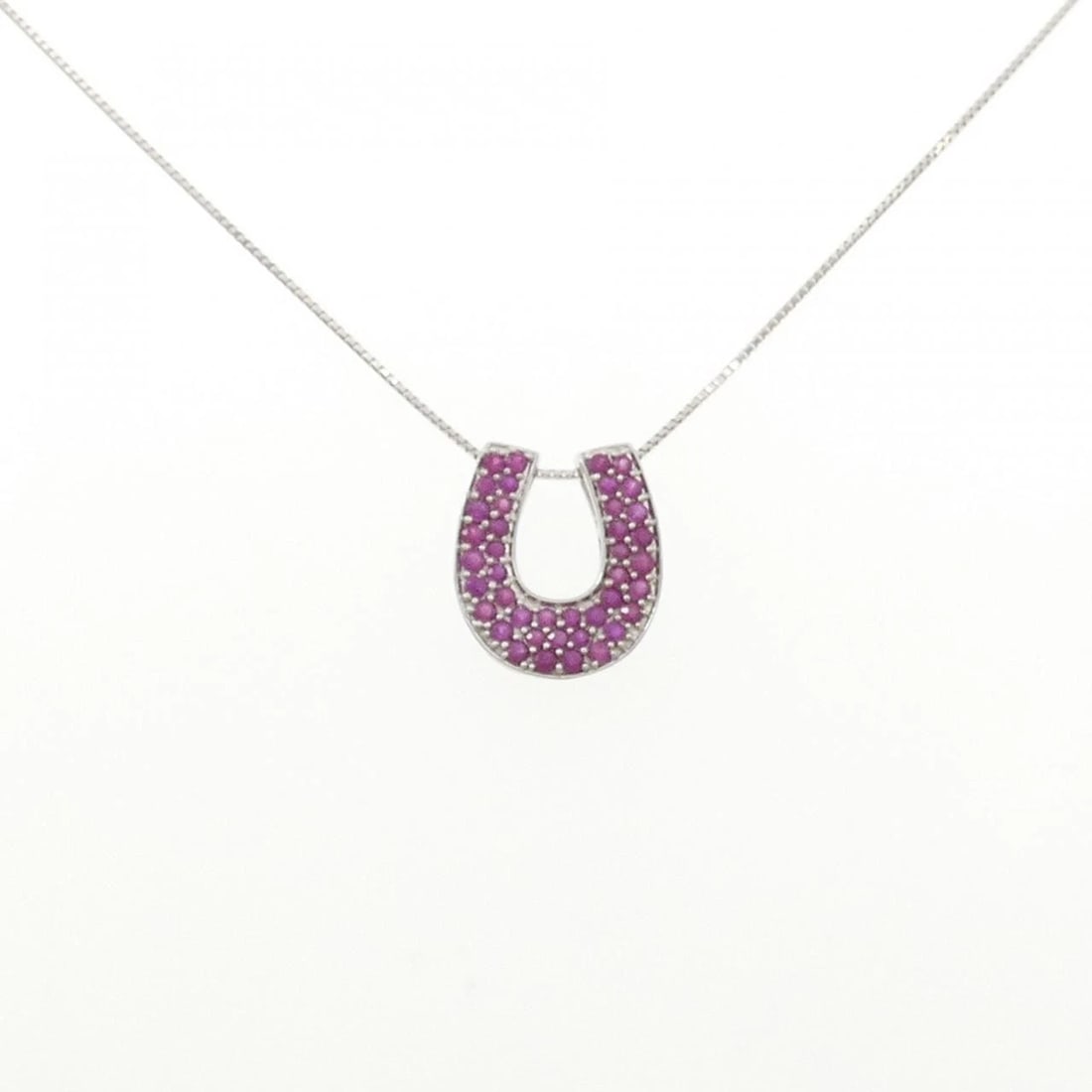 K18WG HORSESHOE RUBY NECKLACE: K18WG Horseshoe Ruby Necklace Brand: Unbranded Type/Style: Ruby Necklace Material: K18WG, Main Stone Ruby Color: WG Size: Size Length 45cm Accessories: None Accessories Notice: When purcha