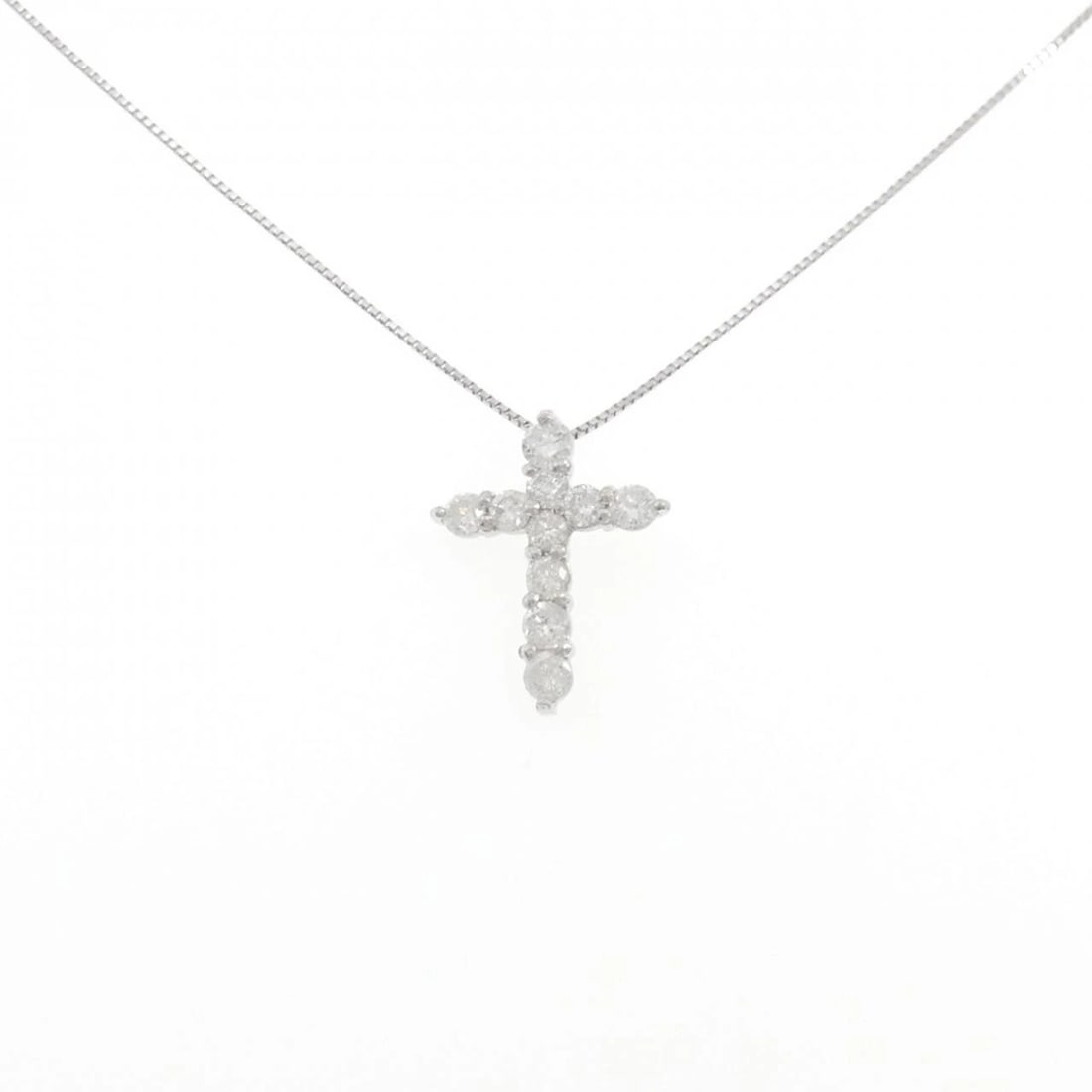 PT900/PT850 DIAMOND NECKLACE: PT900/PT850 Diamond Necklace Brand: Unbranded Type/Style: Diamond Necklace Material: PT900/PT850, Color: PT Size: Size Length 45cm Accessories: None Accessories Notice: When purchasing pre-owned