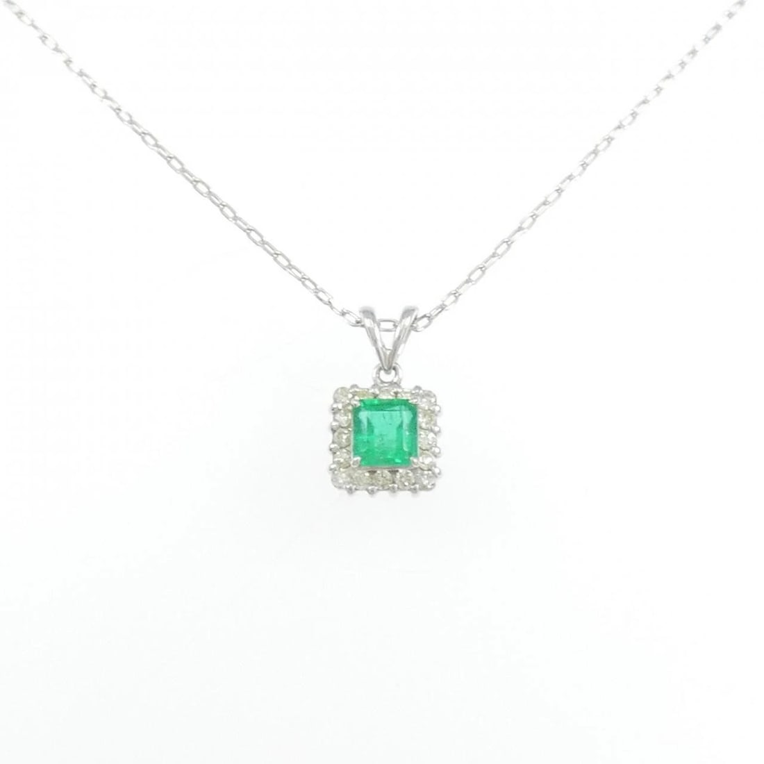 K18WG EMERALD NECKLACE (1 of 4)