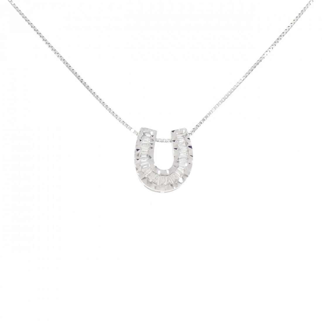 K18WG HORSESHOE DIAMOND NECKLACE: K18WG Horseshoe Diamond Necklace Brand: Unbranded Type/Style: Diamond Necklace Material: K18WG, Color: WG Size: Size Length 45cm Accessories: None Accessories Notice: When purchasing pre-owned goods,