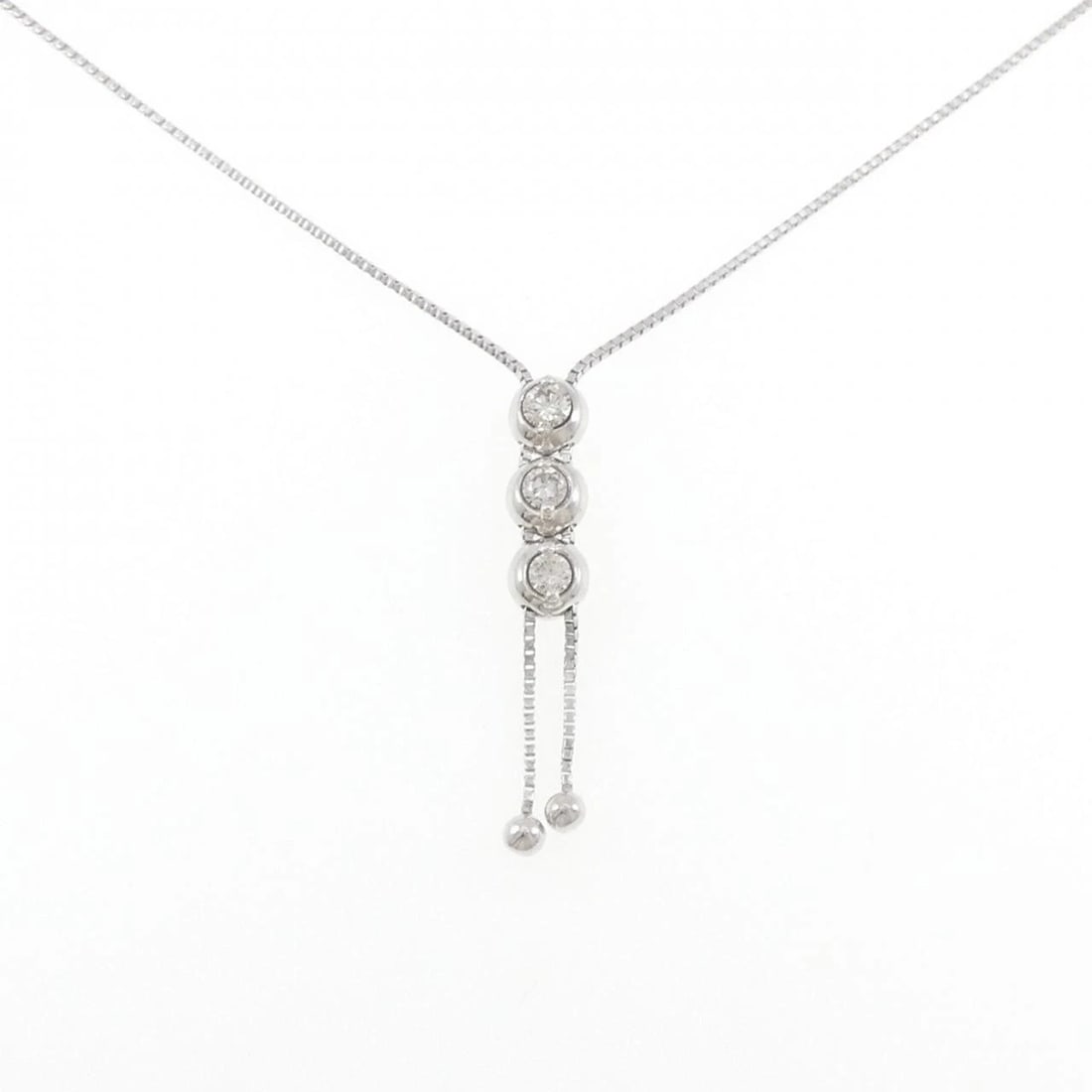 K14WG DIAMOND NECKLACE: K14WG Diamond Necklace Brand: Unbranded Type/Style: Diamond Necklace Material: K14WG, Color: WG Size: Size Length 62cm Accessories: None Accessories Notice: When purchasing pre-owned goods, please