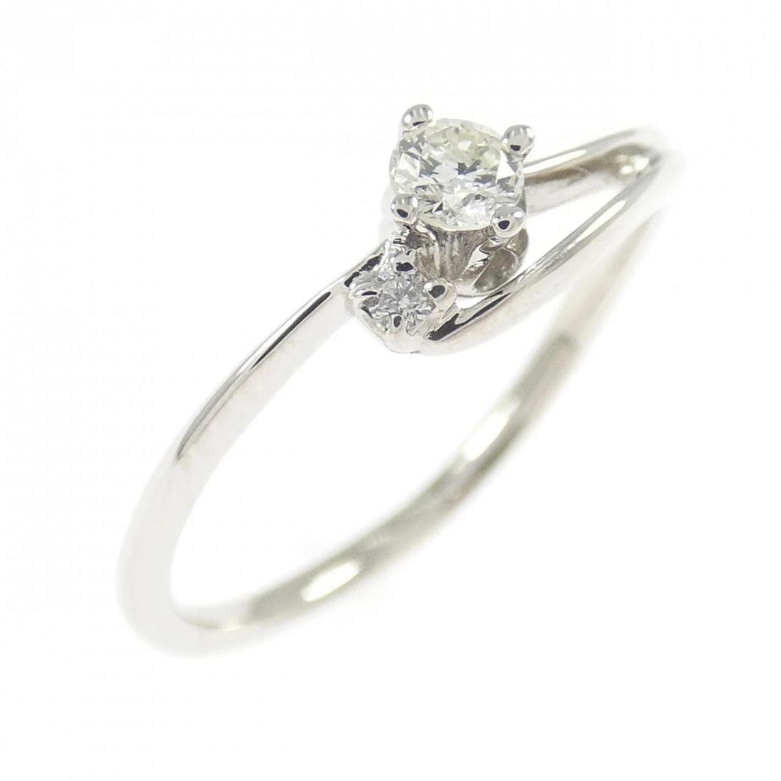 PT900 DIAMOND RING: PT900 Diamond Ring Brand: Unbranded Type/Style: Diamond Ring Material: PT900, Main Stone Natural Color: None Size: US6 Accessories: None Accessories Notice: When purchasing pre-owned goods, please
