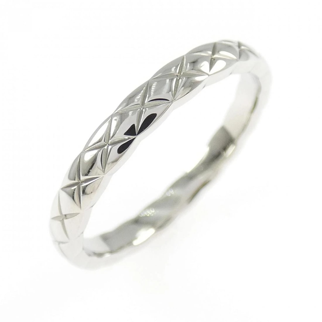 CHANEL COCO CRUSH SMALL RING: Chanel Coco Crush Small Ring Brand: CHANEL Type/Style: Chanel Ring Material: Platinum950, Color: Silver Size: US8 1/4(58) Accessories: None Accessories Notice: When purchasing pre-owned goods, please
