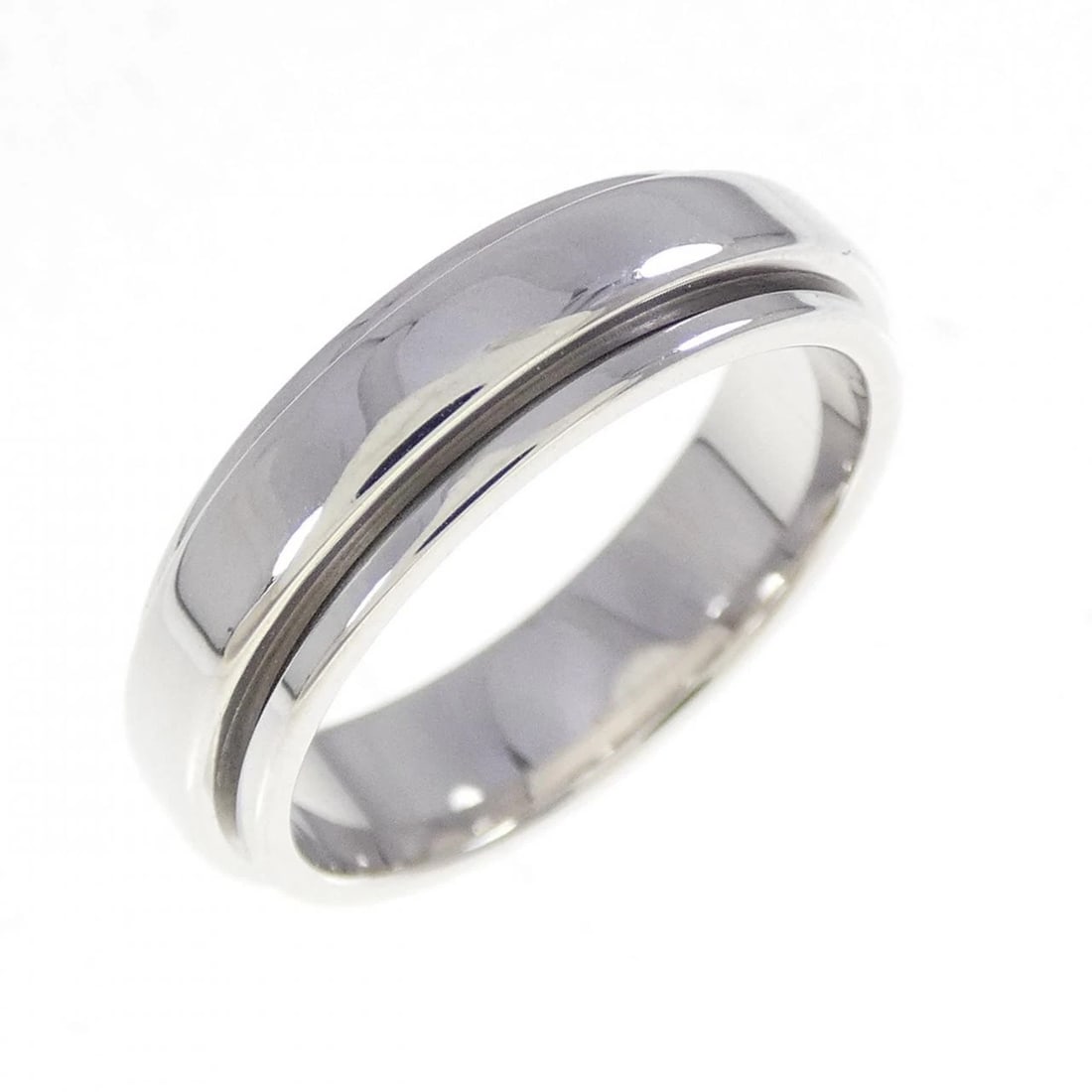 PIAGET POSSESSION RING: PIAGET Possession ring Brand: PIAGET Type/Style: PIAGET Ring Material: 750 white gold, Color: White Gold Size: US4(47) Accessories: None Accessories Notice: When purchasing pre-owned goods, please