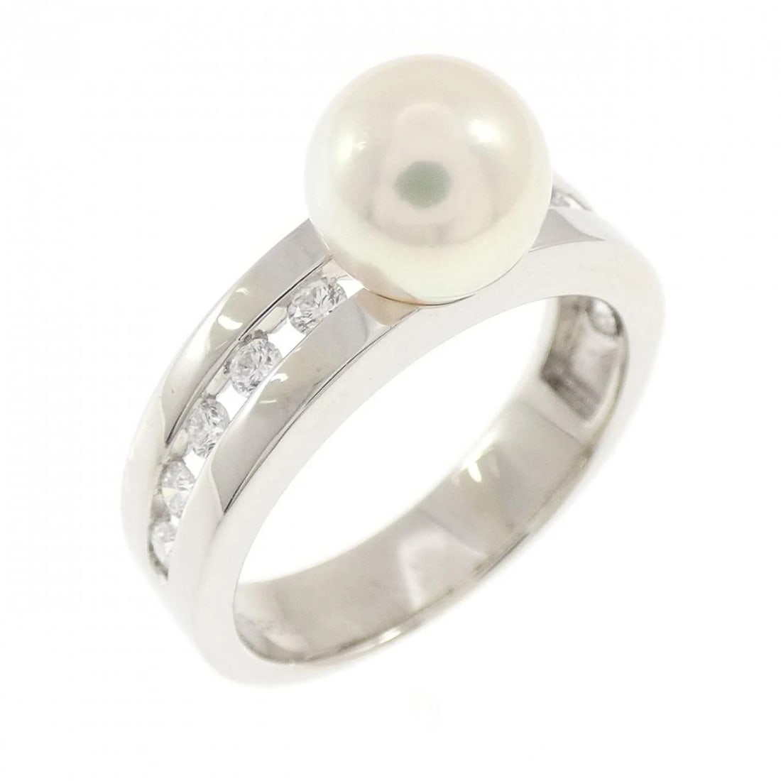 MIKIMOTO AKOYA PEARL RING: Mikimoto Akoya Pearl Ring Brand: MIKIMOTO Type/Style: Mikimoto Ring Material: Platinum950, Main Stone Akoya Pearl Color: Silver Size: US5 3/4 Accessories: None Accessories Notice: When purchasing