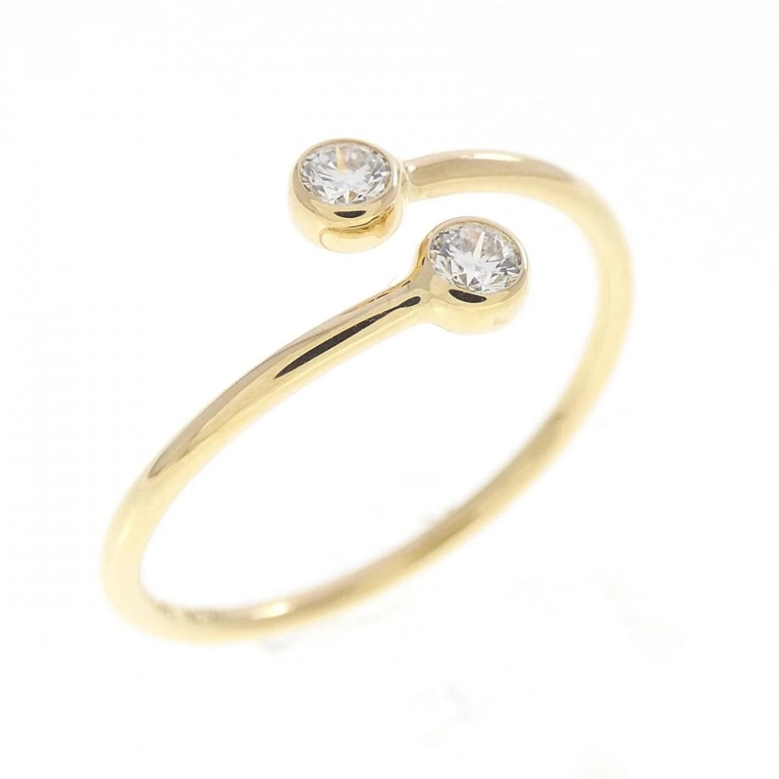 TIFFANY & CO. HOOP RING: TIFFANY & Co. Hoop Ring Brand: TIFFANY&Co. Type/Style: TIFFANY & Co. Ring Material: 750 yellow gold, Main Stone Natural Color: Yellow Gold Size: US5 1/4 Accessories: None Accessories Notice: When