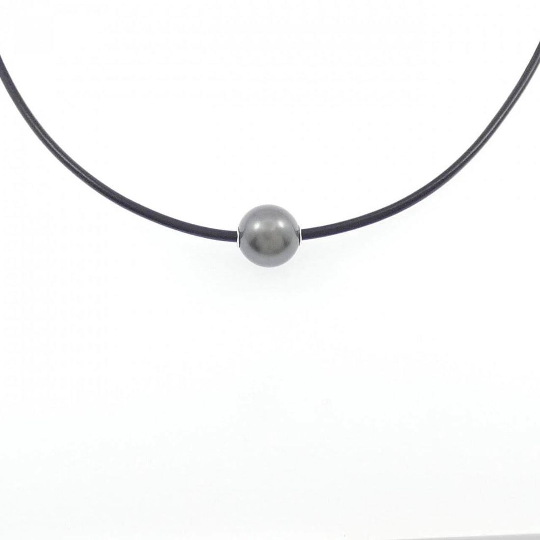 MIKIMOTO BLACK PEARL NECKLACE: Mikimoto Black Pearl Necklace Brand: MIKIMOTO Type/Style: Mikimoto Necklace Material: K18 white gold, Main Stone Black Pearl Color: White Gold Size: length 40-43cm Actual Size Diameteraround: 11.9mm