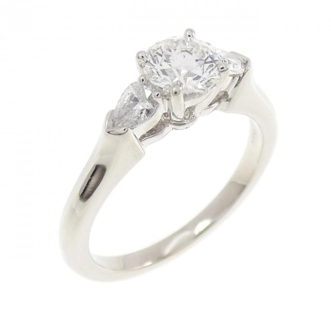 GRAFF PROMISE RING: Graff Promise Ring Brand: GRAFF Type/Style: Graph Ring Material: Platinum950, Color: Silver Size: US4.75-5 Accessories: None Accessories Notice: When purchasing pre-owned goods, please refer to the