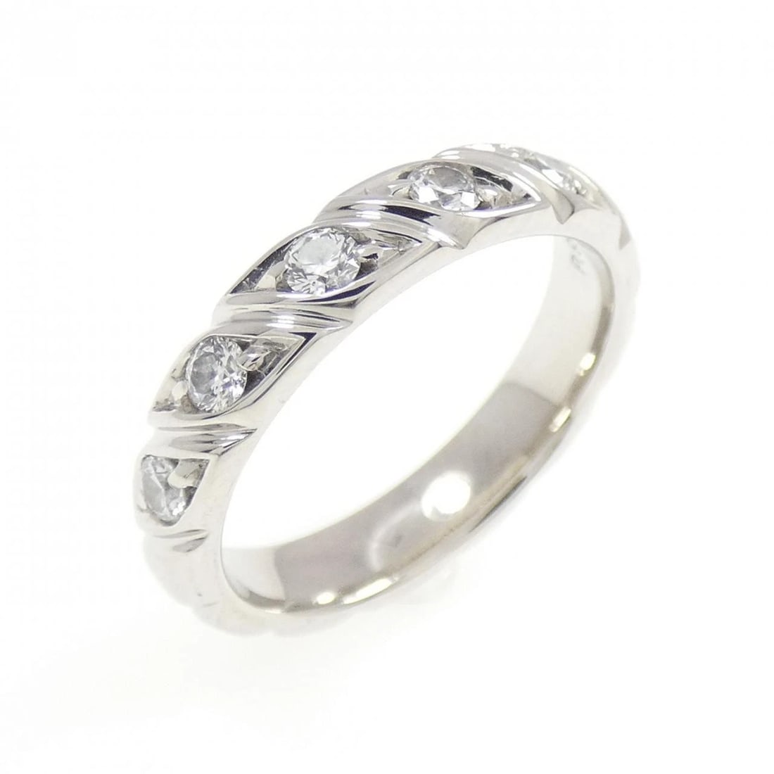 CHAUMET TORSADE RING: Chaumet Torsade Ring Brand: Chaumet Type/Style: Chaumet Ring Material: Platinum950, Main Stone Natural Color: Silver Size: US4 1/4(48) Accessories: None Accessories Notice: When purchasing pre-owned