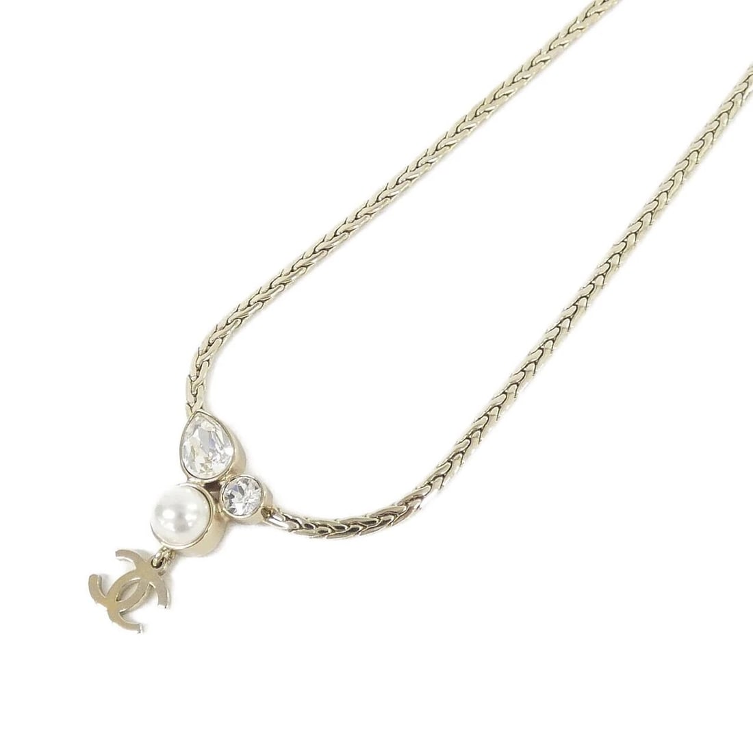 CHANEL NECKLACE: Chanel Necklace Brand: CHANEL Type/Style: Chanel Necklace Material: Fake pearl, Color: CRYSTAL+WHITE / GOLD Metal Size: Length: 35-48mm cm Motif width x height: 2mm cm x 3mm cm Accessories: None <