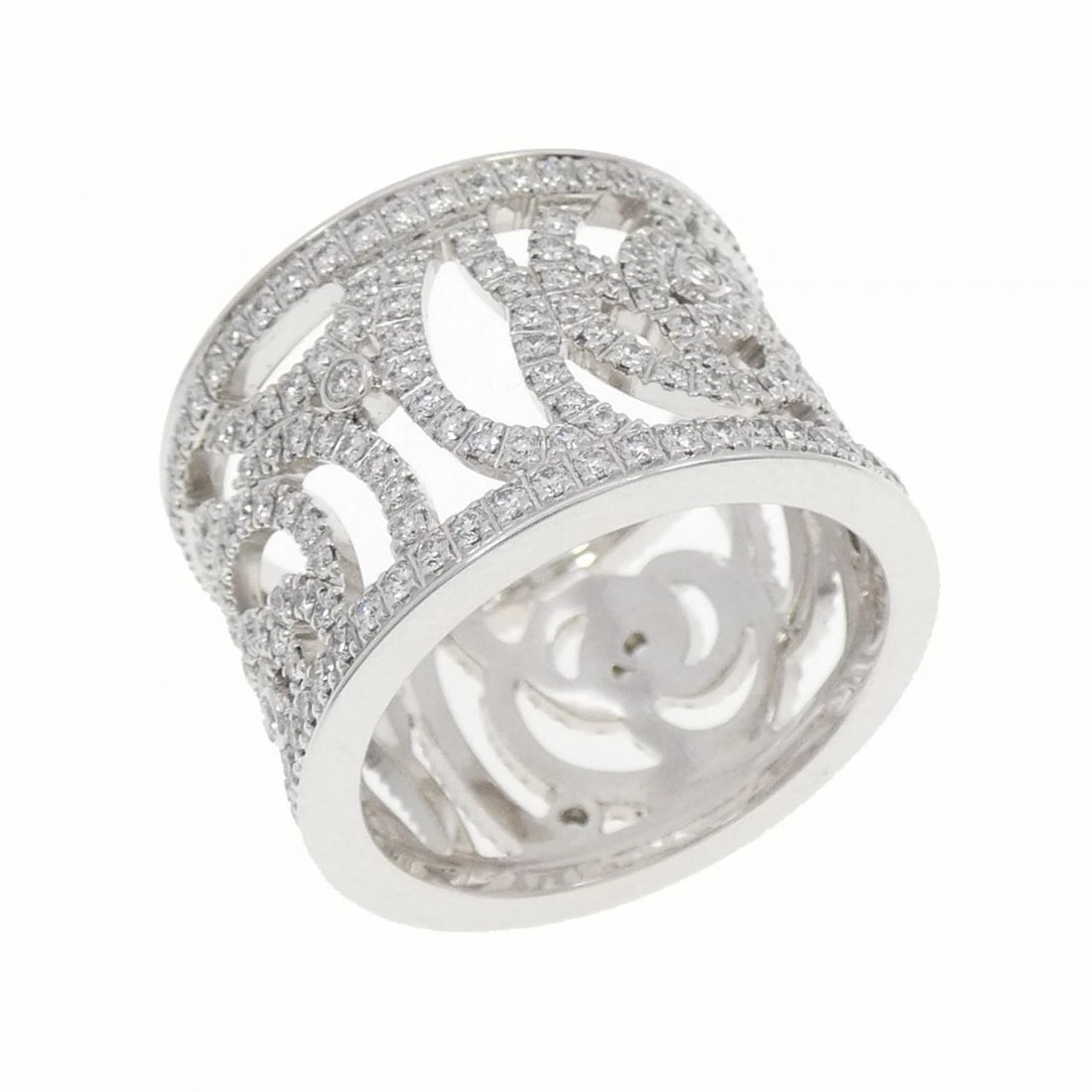 CHANEL CAMELLIA RING: chanel camellia ring Brand: CHANEL Type/Style: Chanel Ring Material: 750 white gold, Main Stone Natural Color: White Gold Size: US6 1/4(52) Accessories: None Accessories Notice: When purchasing