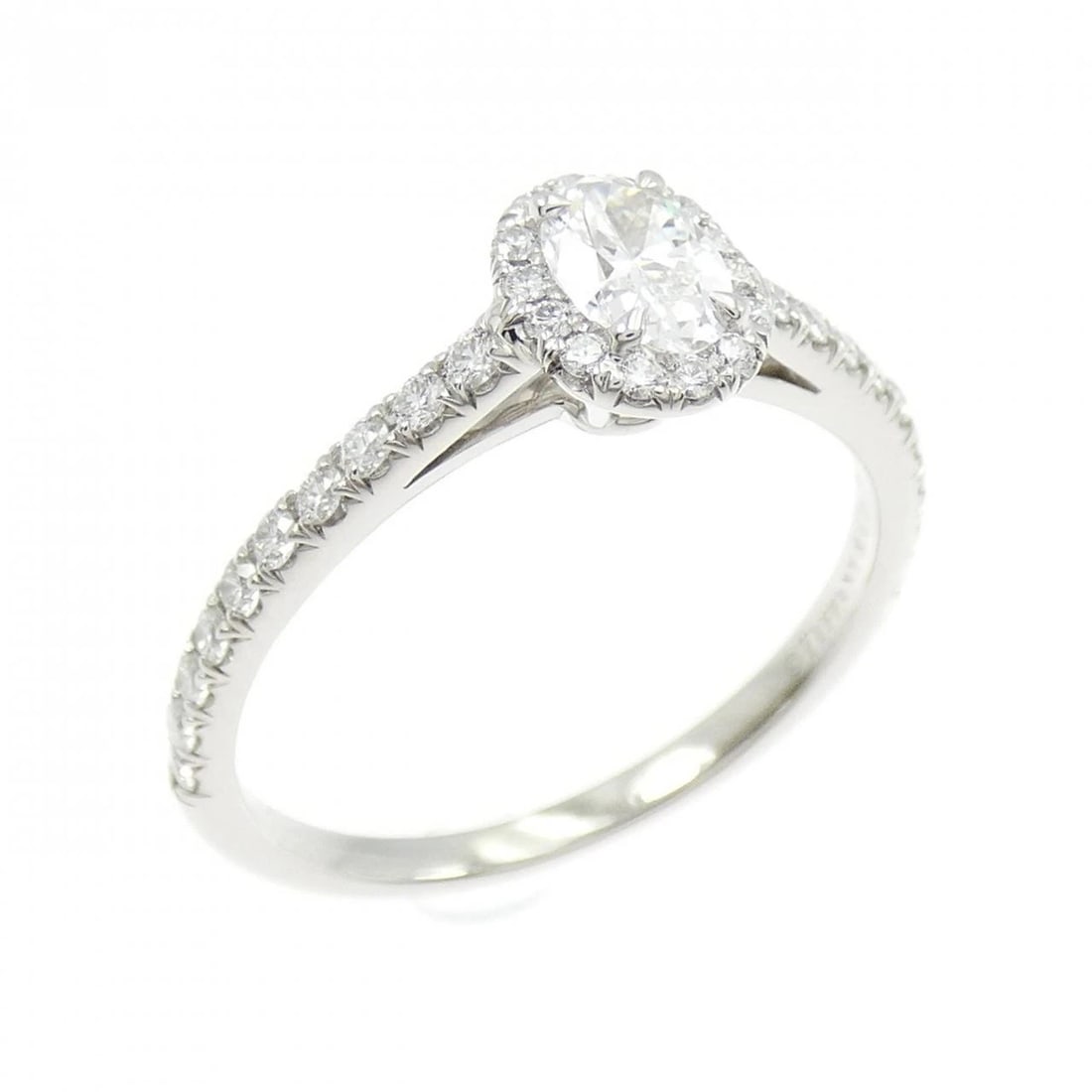 TIFFANY & CO. SOLESTE OVAL RING: TIFFANY & Co. Soleste Oval Ring Brand: TIFFANY&Co. Type/Style: TIFFANY & Co. Ring Material: Platinum950, Main Stone Natural Color: Silver Size: US5 1/2 Accessories: None Accessories Notice: When
