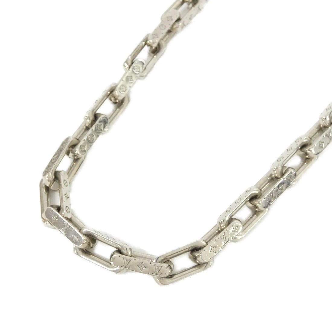 LOUIS VUITTON NECKLACE CHAIN NECKLACE: Louis Vuitton Necklace Chain Necklace Brand: LOUIS VUITTON Type/Style: Louis Vuitton Necklace Material: None, Color: Silver Size: Length x Width: 55*x1* Accessories: None Accessories Notice: When