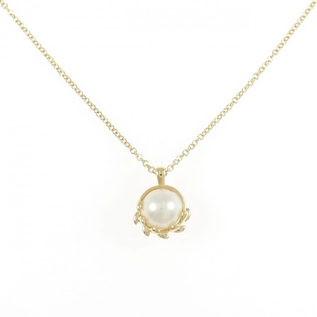 TIFFANY & CO. OLIVE LEAF NECKLACE: TIFFANY & Co. Olive Leaf Necklace Brand: TIFFANY&Co. Type/Style: TIFFANY&Co. Necklace Material: 750 yellow gold, Main Stone Freshwater Pearl Color: Yellow Gold Size: length 41cm Actual Size Pendant