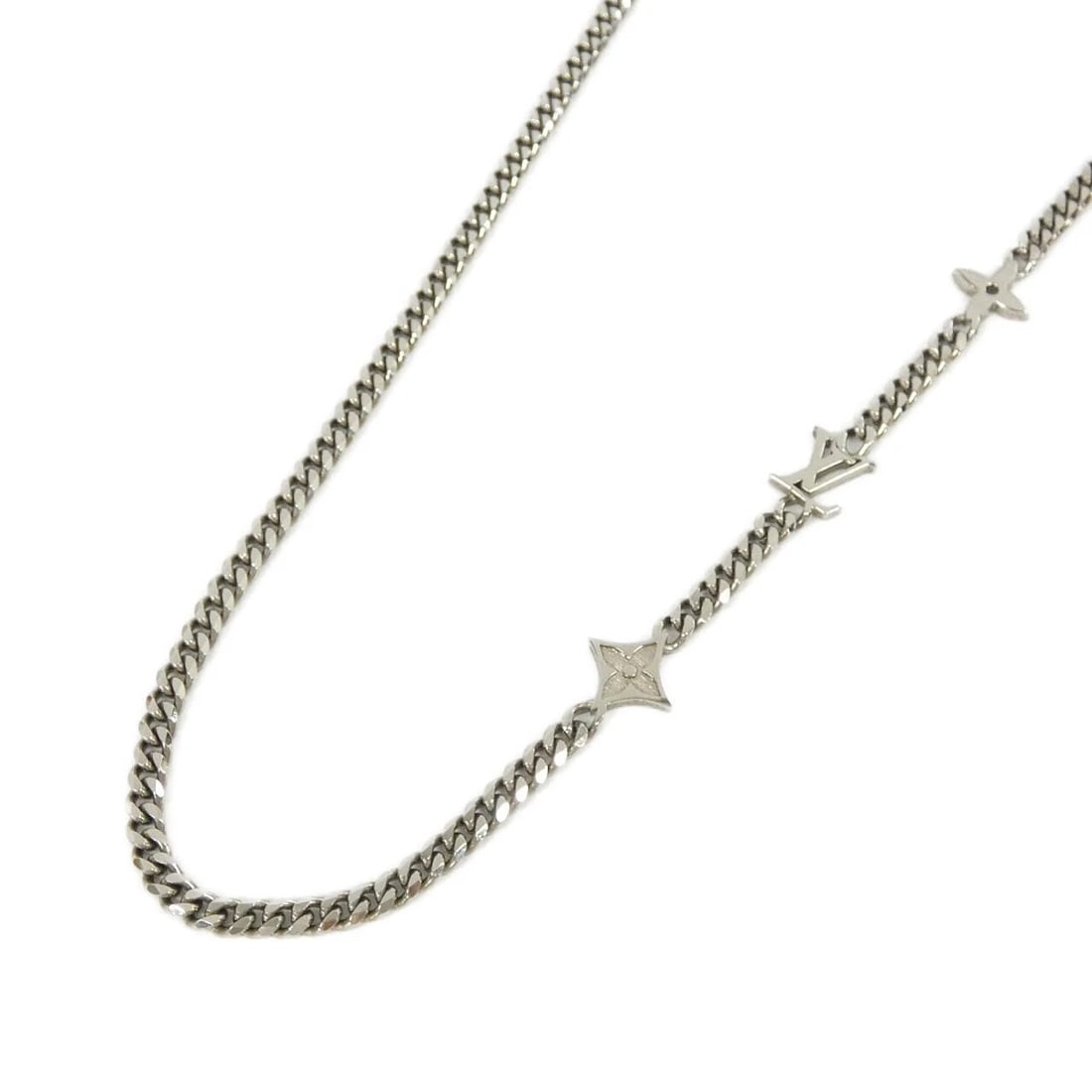 LOUIS VUITTON MONOGRAM LOW NECKLACE: Louis Vuitton Monogram Low Necklace Brand: LOUIS VUITTON Type/Style: Louis Vuitton Necklace Material: none, Color: Silver Size: Length: 66cm Motif width x height: 0.9cm x 0.9cm Accessories: None <