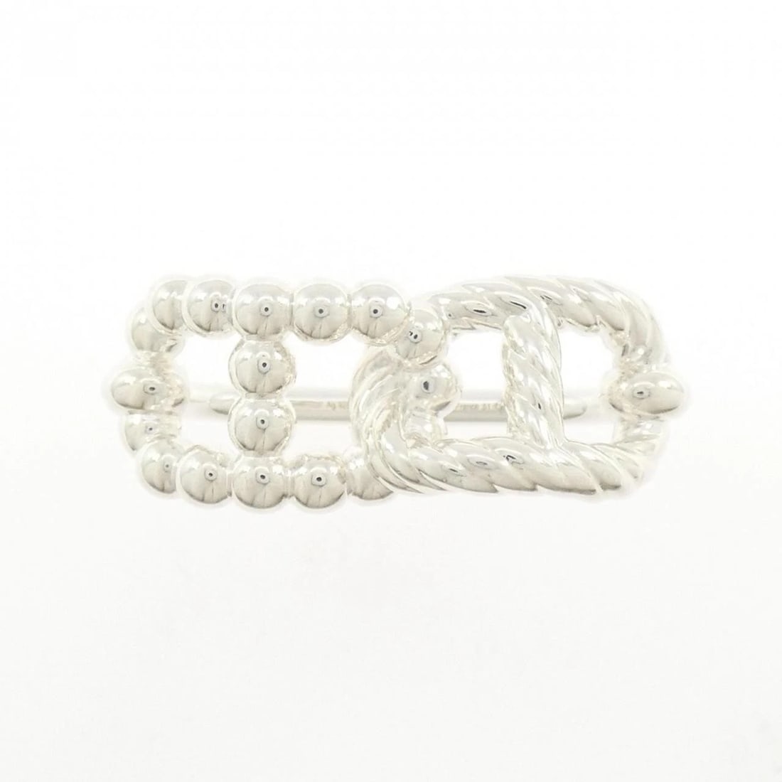 HERMES CHAINE D'ANCRE AREA II RING: Hermes Chaine d'Ancre Area II Ring Brand: HERMES Type/Style: Hermes Ring Material: 925Silver, Color: Silver Size: 5.75 to 6 US Accessories: None Accessories Notice: When purchasing pre-owned goods,