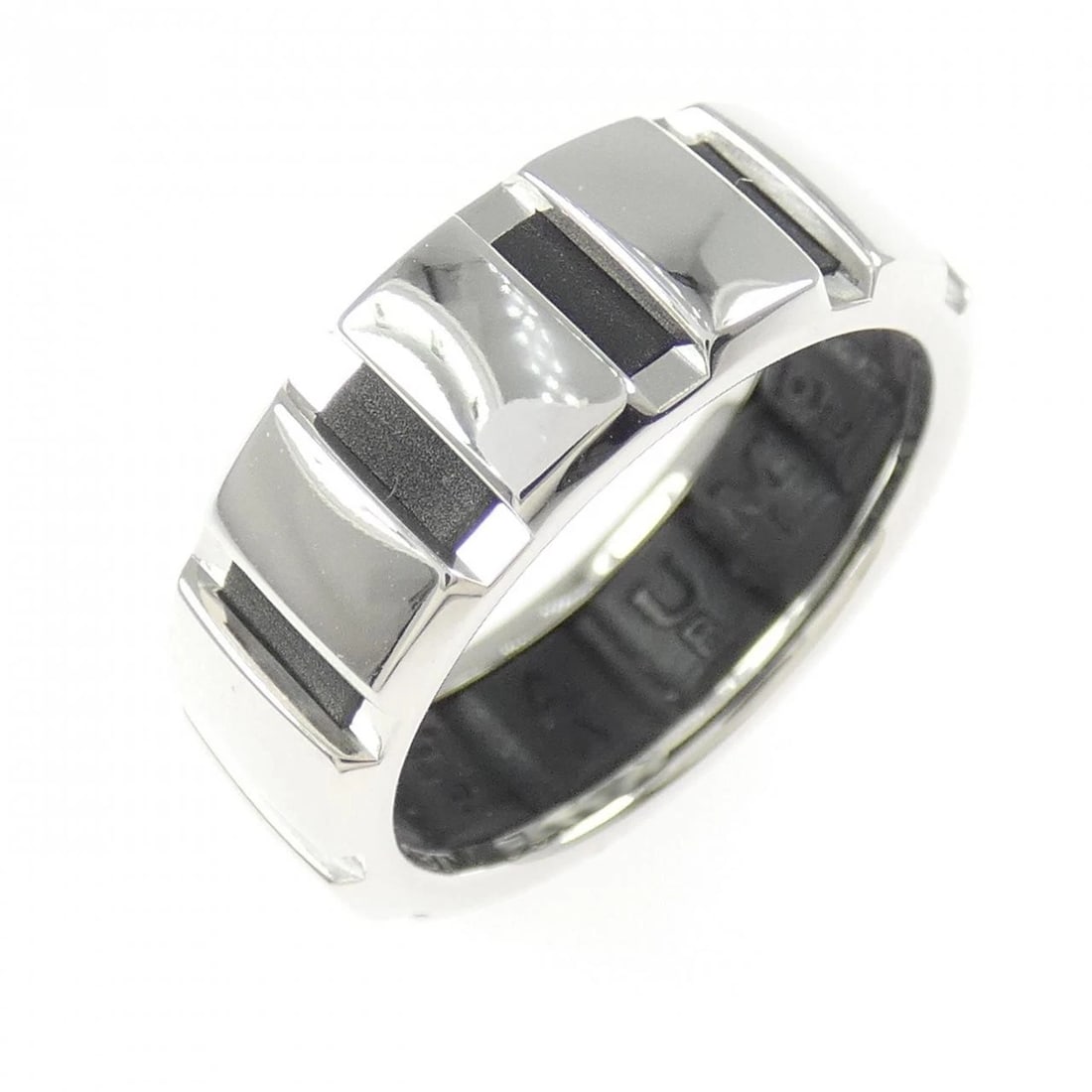 CHAUMET CLASS ONE RING: Chaumet Class One Ring Brand: Chaumet Type/Style: Chaumet Ring Material: 750 white gold, Color: White Gold Size: US5 1/4(51) Accessories: None Accessories Notice: When purchasing pre-owned goods,
