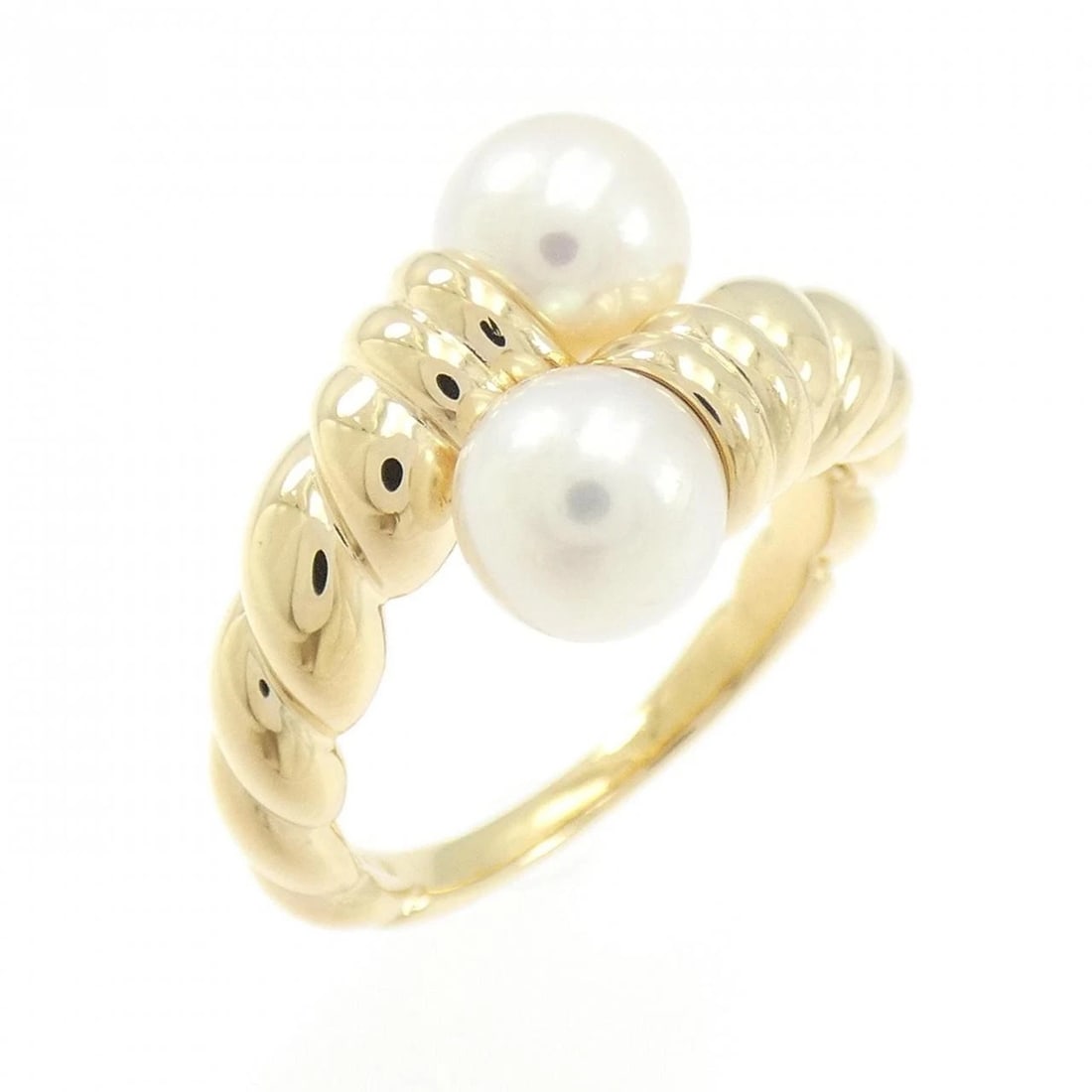 TASAKI AKOYA PEARL RING: Tasaki Akoya Pearl Ring Brand: TASAKI Type/Style: Tasaki Ring Material: K18Yellow Gold, Main Stone Akoya Pearl Color: Yellow Gold Size: US5 3/4 Accessories: None Accessories Notice: When purchasing