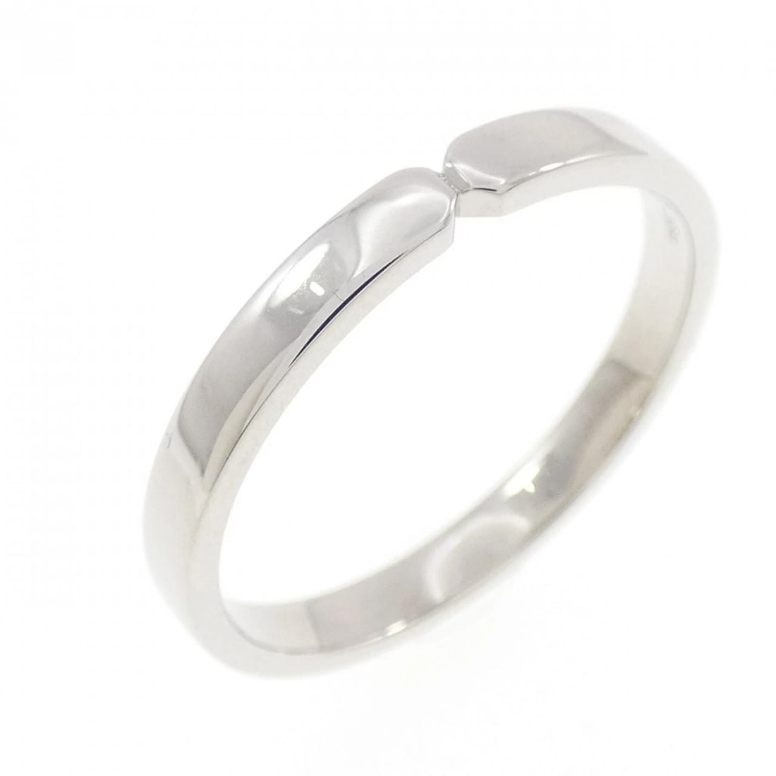 HERMES EVER KELLY RING: Hermes Ever Kelly Ring Brand: HERMES Type/Style: Hermes Ring Material: Platinum950, Color: Silver Size: US7 1/2(56) Accessories: None Accessories Notice: When purchasing pre-owned goods, please refer