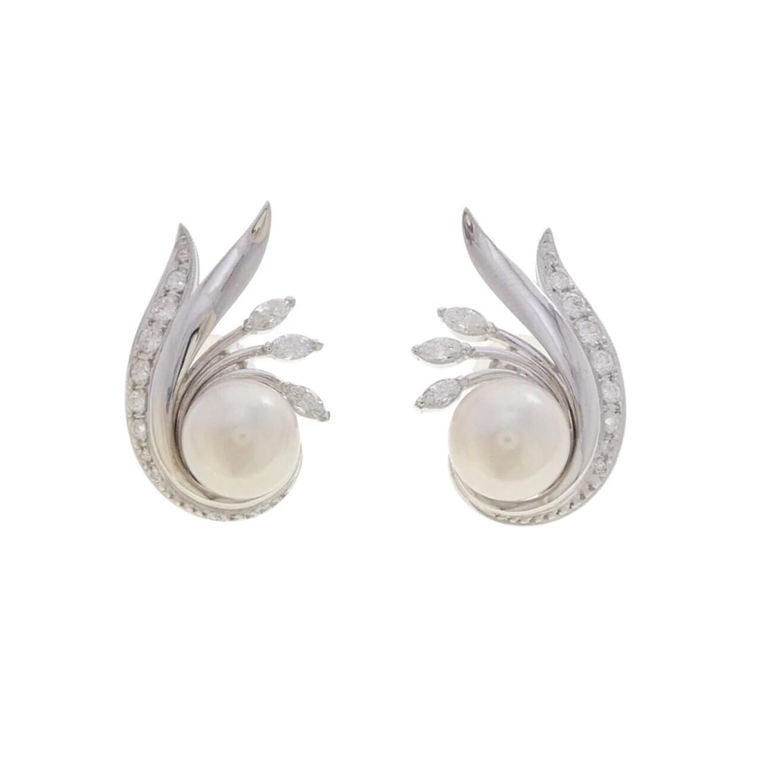 MIKIMOTO AKOYA PEARL EARRINGS: Mikimoto Akoya Pearl Earrings Brand: MIKIMOTO Type/Style: MIKIMOTO Pierce/Earring Material: 14 white gold, Main Stone Akoya Pearl Color: White Gold Size: Actual Size Approximate dimensions: 24.5cm