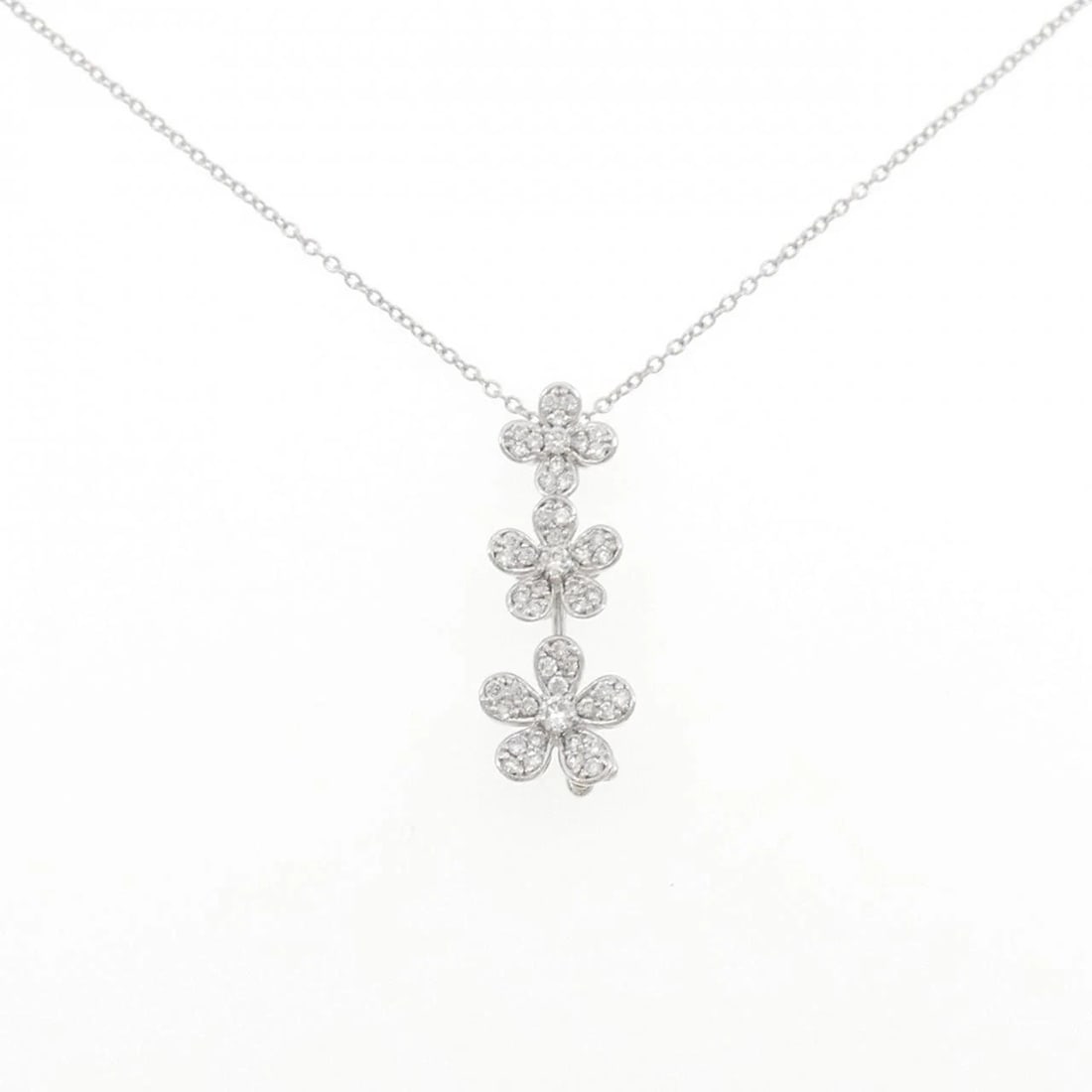 PONTE VECCHIO DIAMOND NECKLACE: Ponte Vecchio Diamond Necklace Brand: Ponte Vecchio Type/Style: Ponte Vecchio Necklace Material: k18white gold, Main Stone Natural Color: White Gold Size: length36?40cmActual Size Pendant length