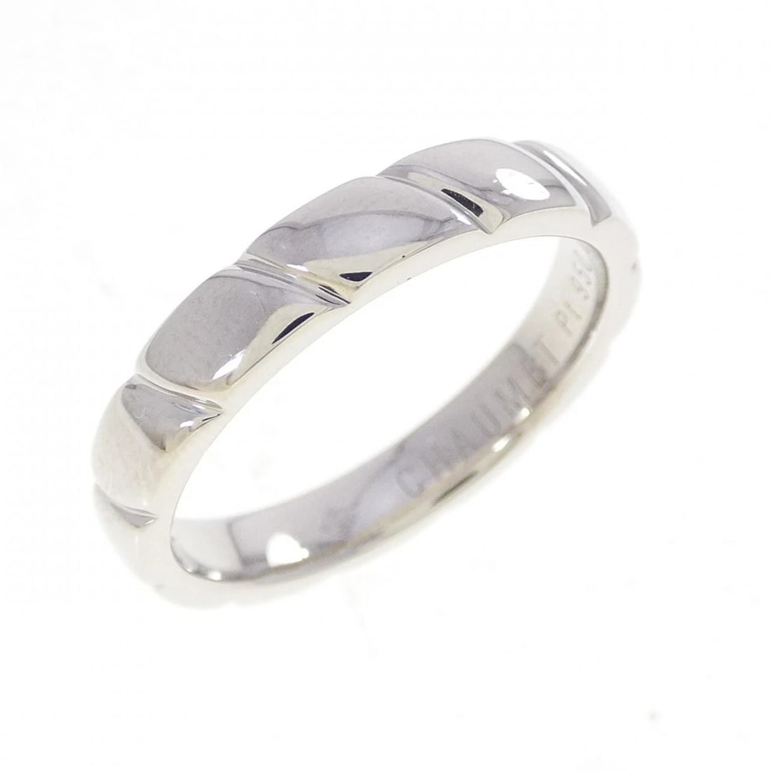 CHAUMET TORSADE GRAND MODEL RING: Chaumet Torsade Grand Model Ring Brand: Chaumet Type/Style: Chaumet Ring Material: Platinum950, Color: Silver Size: US8 1/4 Accessories: None Accessories Notice: When purchasing pre-owned goods,