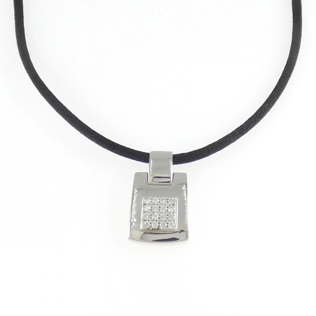 CHAUMET DIAMOND NECKLACE: Chaumet Diamond Necklace Brand: Chaumet Type/Style: Chaumet Necklace Material: 750 white gold, Main Stone Natural Color: white gold Size: Pendant length approx. x width approx.: 21.1mmx12.8mm Chain