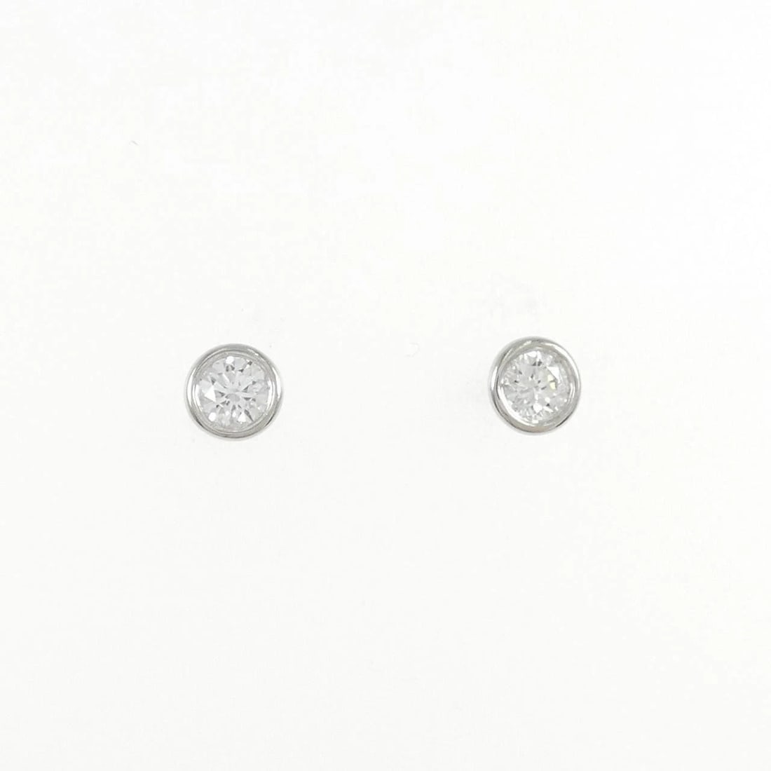 TIFFANY & CO. BY THE YARD PIERCE: TIFFANY & Co. By the Yard Pierce Brand: TIFFANY&Co. Type/Style: TIFFANY&Co. Pierce/Earring Material: Platinum950, Main Stone Natural Color: Platinum Size: Diameteraround: 4.7mm Accessories: None <