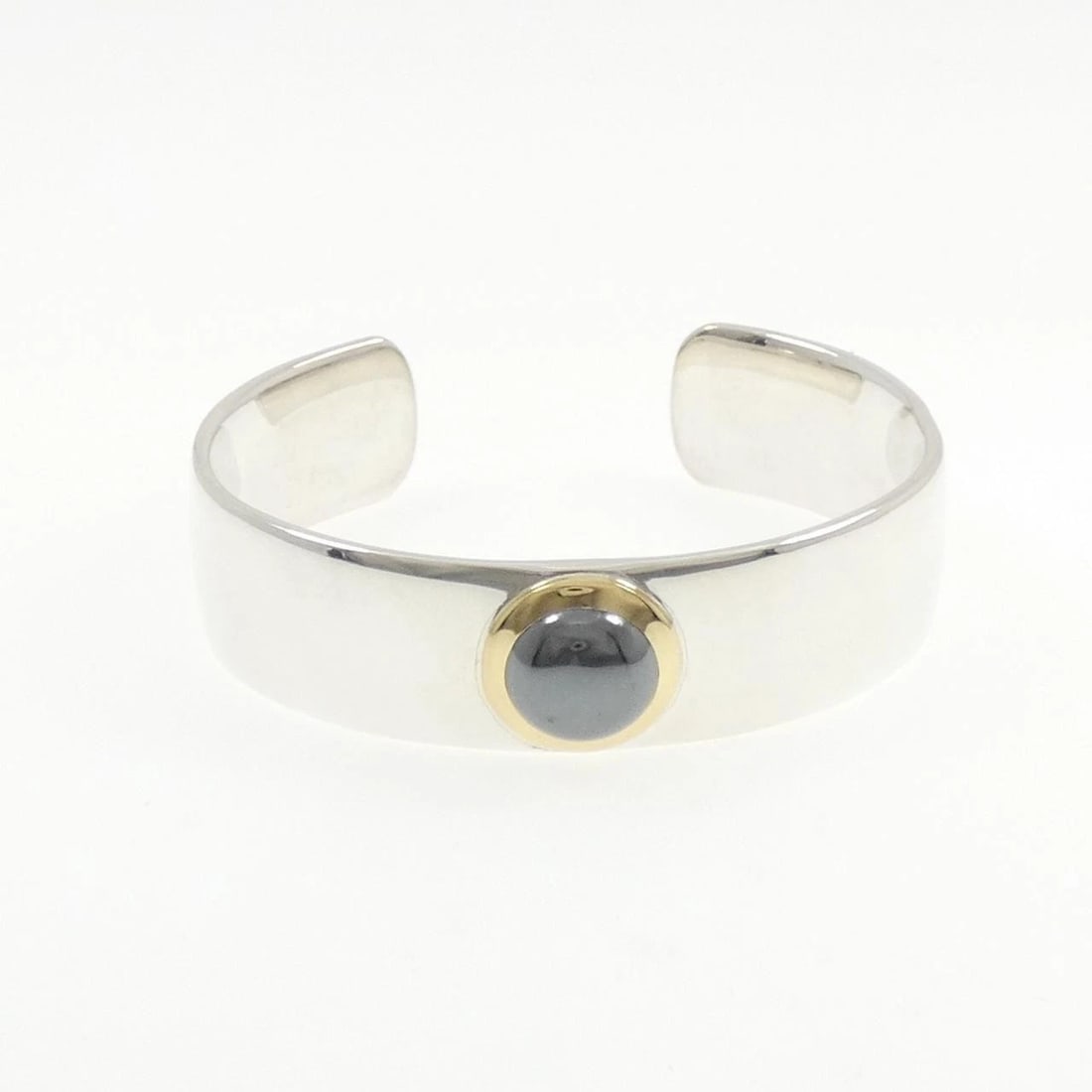 TIFFANY&CO. HEMATITE BANGLE: TIFFANY&Co. Hematite Bangle Brand: TIFFANY&Co. Type/Style: TIFFANY & Co. Bracelet Material: 925Silver/750Yellow Gold, Color: Silver Yellow Gold Size: 15.5cm Max width approx: 15.5mm Accessories: None