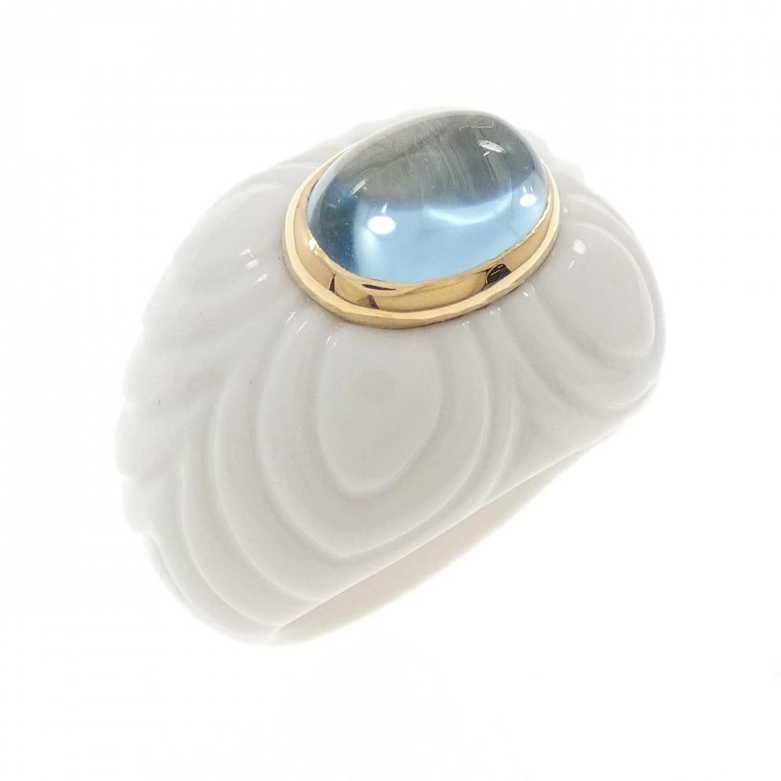 BVLGARI CHANDRA RING: Bvlgari Chandra Ring Brand: BVLGARI Type/Style: Bulgari Ring Material: 750/Ceramics, Color: Blue Topaz Size: US7 Accessories: None Accessories Notice: When purchasing pre-owned goods, plea
