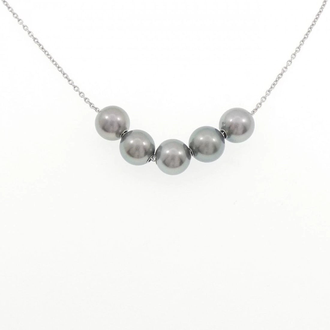 MIKIMOTO BLACK PEARL NECKLACE: Mikimoto Black Pearl Necklace Brand: MIKIMOTO Type/Style: Mikimoto Necklace Material: K18 white gold, Main Stone Secondary Stone Natural Color: white gold Size: 46cm Max width approx.: 9.9mm Chain max