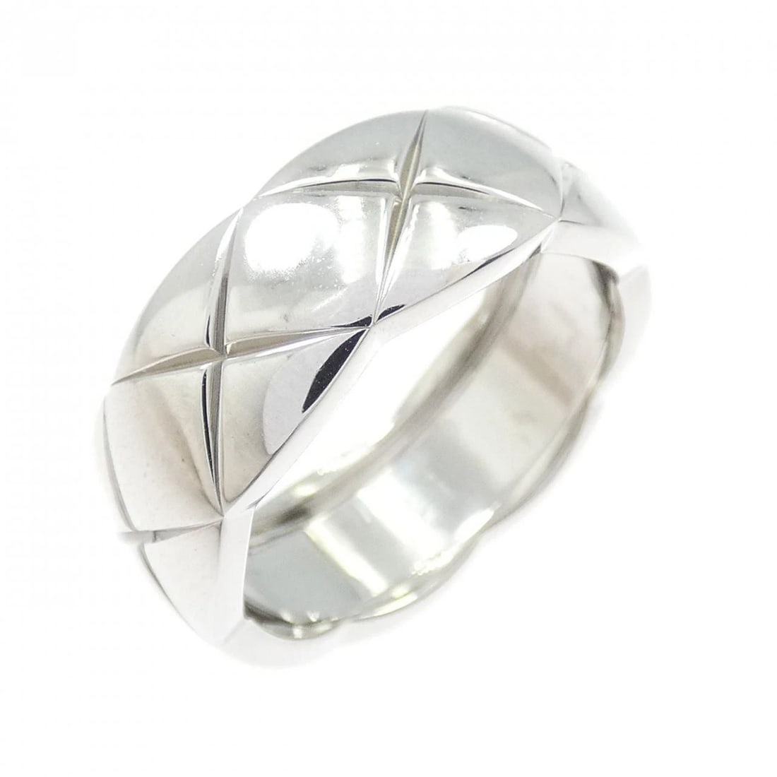 CHANEL COCO CRUSH MEDIUM RING: Chanel Coco Crush Medium Ring Brand: CHANEL Type/Style: Chanel Ring Material: 750 white gold, Color: white gold Size: US4(47) Accessories: None Accessories Notice: When purchasing pre-owned goods,