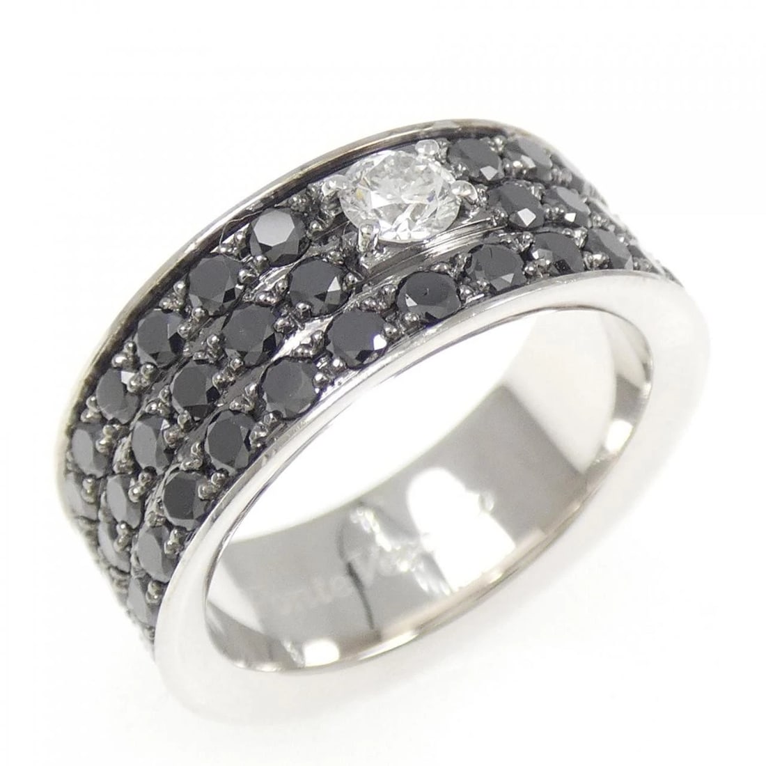 PONTE VECCHIO IO ETE RING: Ponte Vecchio Io ete Ring Brand: Ponte Vecchio Type/Style: Ponte Vecchio Ring Material: 18K white gold/18K black gold, Main Stone Natural Color: none Size: US5 3/4 Accessories: None Accessories