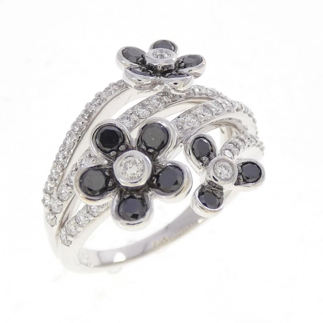PONTE VECCHIO DIAMOND RING: Ponte Vecchio Diamond Ring Brand: Ponte Vecchio Type/Style: Ponte Vecchio Ring Material: K18 white gold, Main Stone Natural Color: white gold Size: US5 3/4 Accessories: None Accessories Notice: When