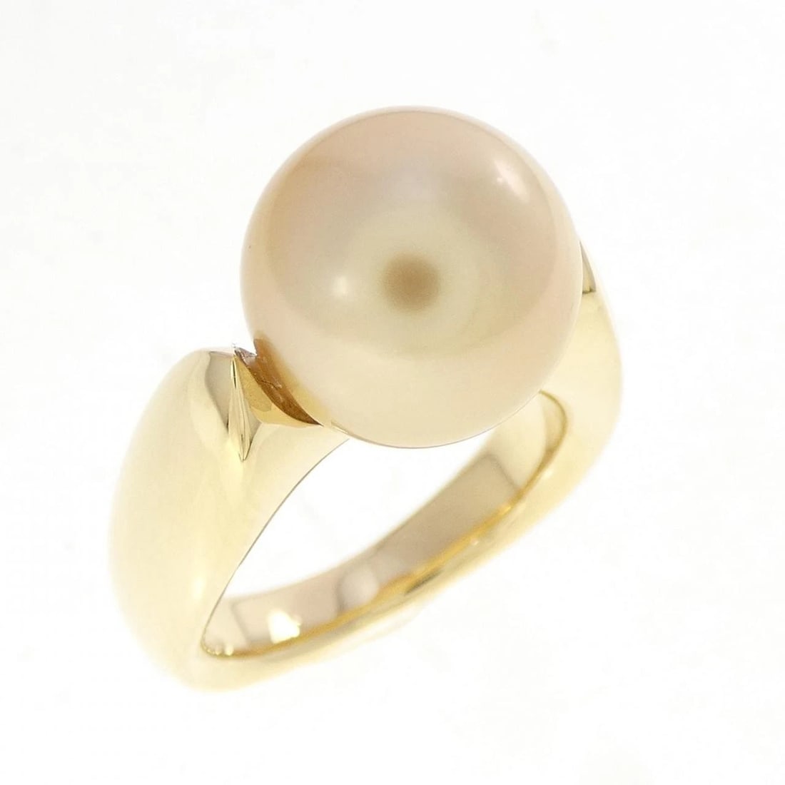 MIKIMOTO WHITE SOUTH SEA PEARL RING: Mikimoto White South Sea Pearl Ring Brand: MIKIMOTO Type/Style: Mikimoto Ring Material: K18 yellow gold, Color: Yellow Gold Size: US4 Accessories: None Accessories Notice: When purchasing pre-owned