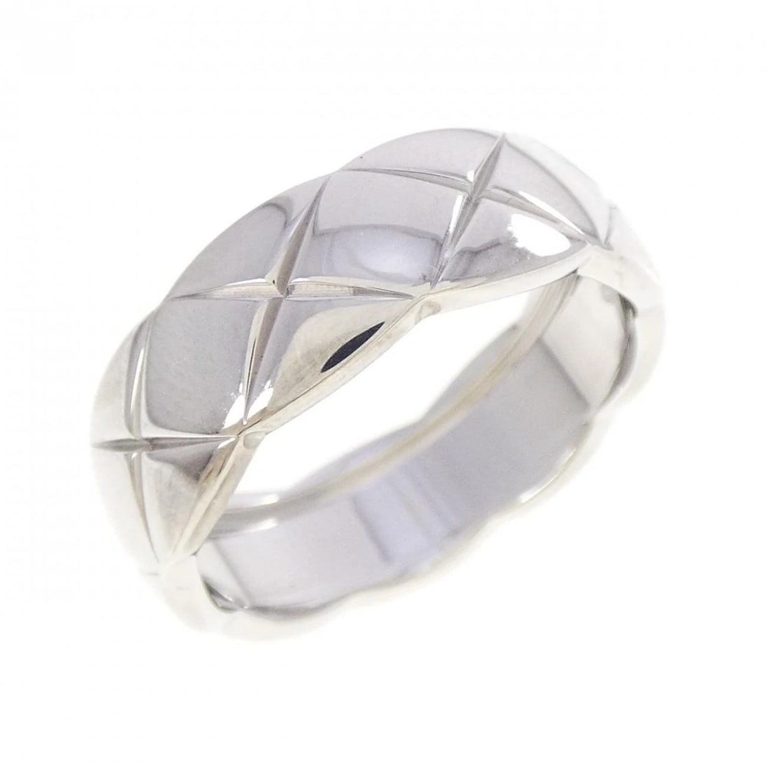 CHANEL COCO CRUSH MEDIUM RING: Chanel Coco Crush Medium Ring Brand: CHANEL Type/Style: Chanel Ring Material: 750 white gold, Color: white gold Size: US7 3/4(56) Accessories: None Accessories Notice: When purchasing pre-