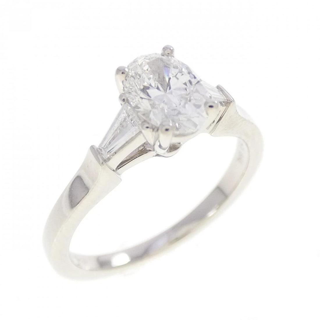 GRAFF PROMISE RING: Graff Promise Ring Brand: GRAFF Type/Style: Graph Ring Material: Platinum950, Main Stone Natural Color: Platinum Size: US4 1/4 Accessories: None Accessories Notice: When purchasing pre-owned goods,