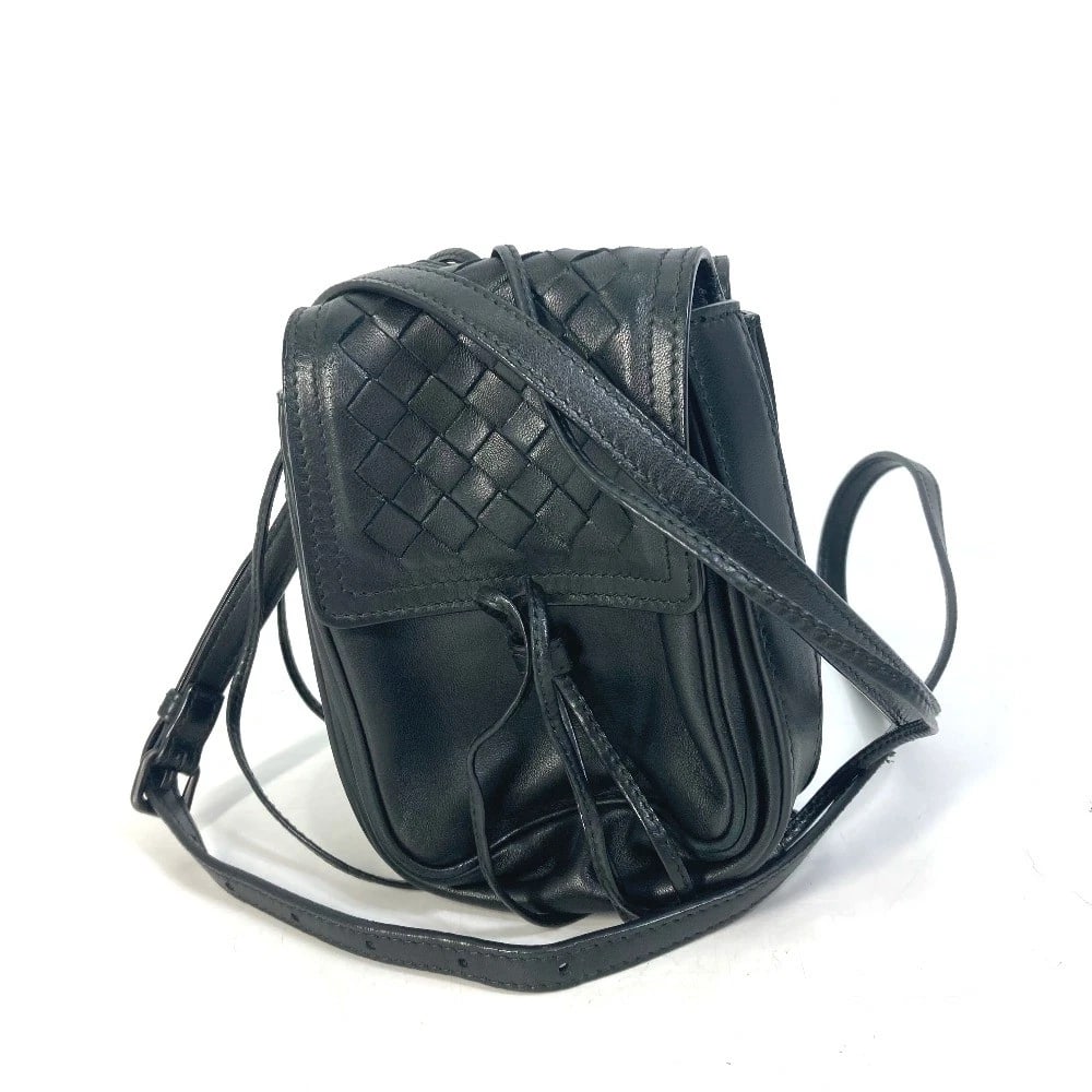 BOTTEGA VENETA INTRECCIATO POCHETTE CROSSBODY BAG: BOTTEGA VENETA Intrecciato Pochette Crossbody Bag Brand: BOTTEGA VENETA Type/Style: Shoulder Bag Material: Leather Color: Black Size: W4.3xH6.5inch / W11cmxH16.5cm Accessories: None Accessories