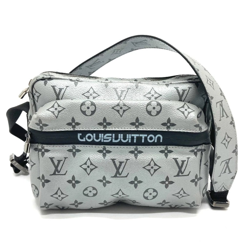 LOUIS VUITTON MONOGRAM REFLECT CROSS BODY SHOULDER BAG: LOUIS VUITTON Monogram reflect Cross body Shoulder Bag Brand: LOUIS VUITTON Type/Style: Shoulder Bag Material: MonogramCanvas / Monogram-Reflect Canvas Color: Silver Size: W9.8xH7.4xD3.4inch /