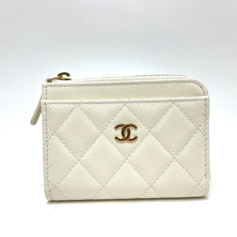CHANEL MATELASSE CC MARK FRAGT CARD CASE MINI WALLET COIN PURSE: CHANEL Matelasse CC Mark Fragt Card Case Mini Wallet coin purse Brand: CHANEL Type/Style: coin purse Material: Caviar Leather Color: WhitexGoldHardware Size: W4.4xH3.3xD0.8inch / W11.2cmxH8.5cmxD2cm