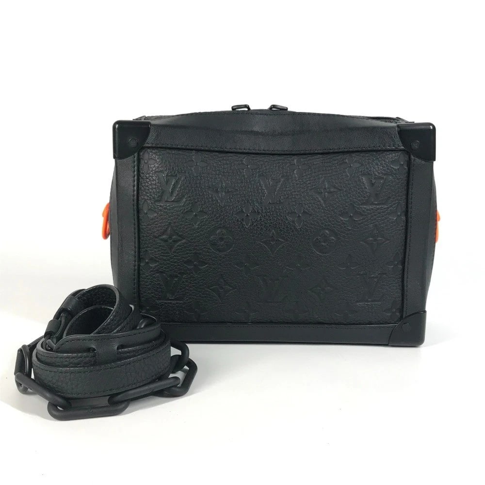 LOUIS VUITTON TAURILLON CLECE MONOGRAM SOFT TRUNK CLUTCH SHOULDER BAG: LOUIS VUITTON Taurillon Clece Monogram Soft Trunk Clutch Shoulder Bag Brand: LOUIS VUITTON Type/Style: Shoulder Bag Material: Taurillon CleceLeather Color: Noir/ Black Size: W9.6xH6.7xD3.7inch / W24.5