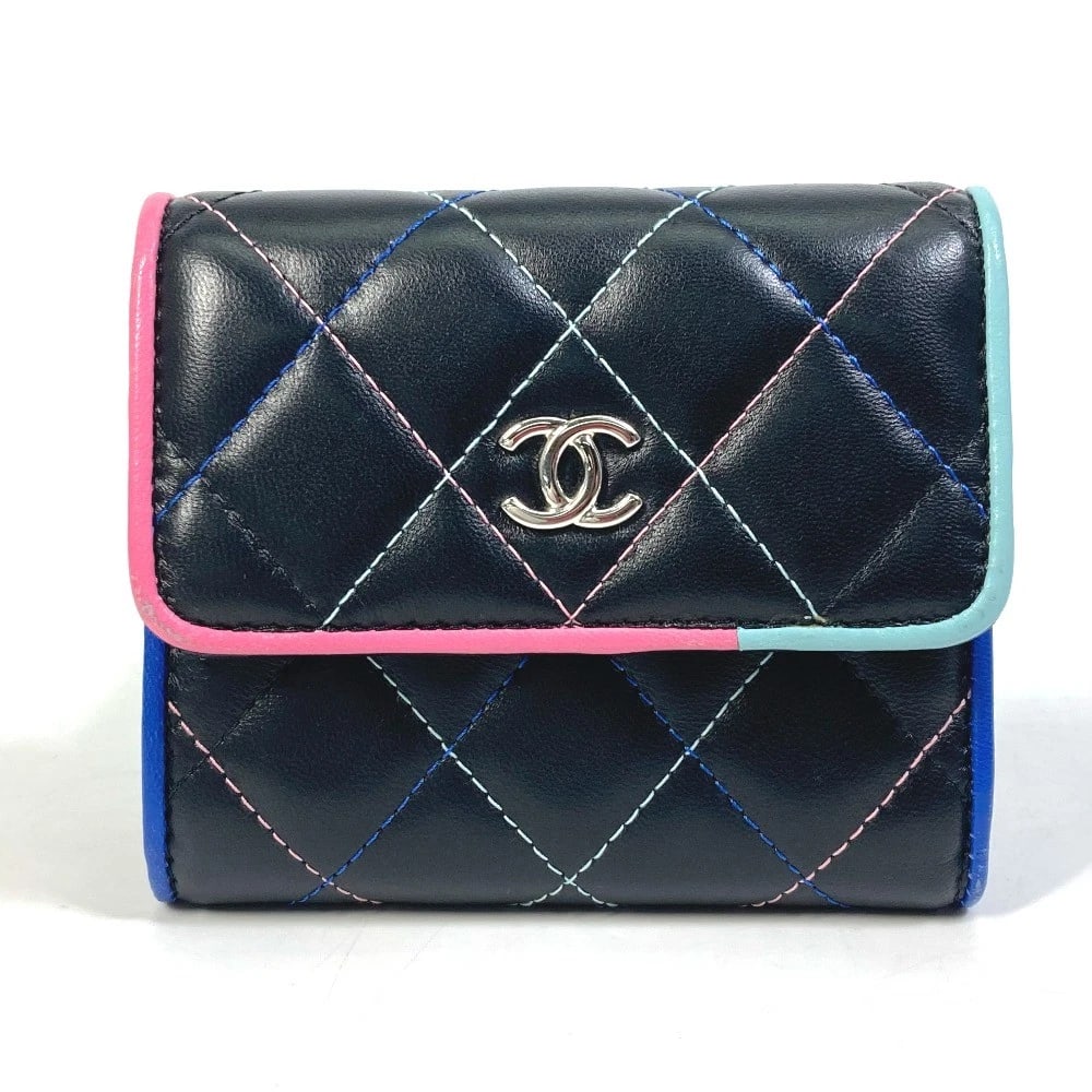 CHANEL CC MARK SMALL FLAP COMPACT WALLET TRIFOLD WALLET: CHANEL CC Mark Small flap Compact wallet Trifold wallet Brand: CHANEL Type/Style: Trifold wallet Material: lambskin leather Color: Black x Silver Hardware Size: W4.1xH3.5xD0.8inch / W10.5cmxH9cmxD2cm