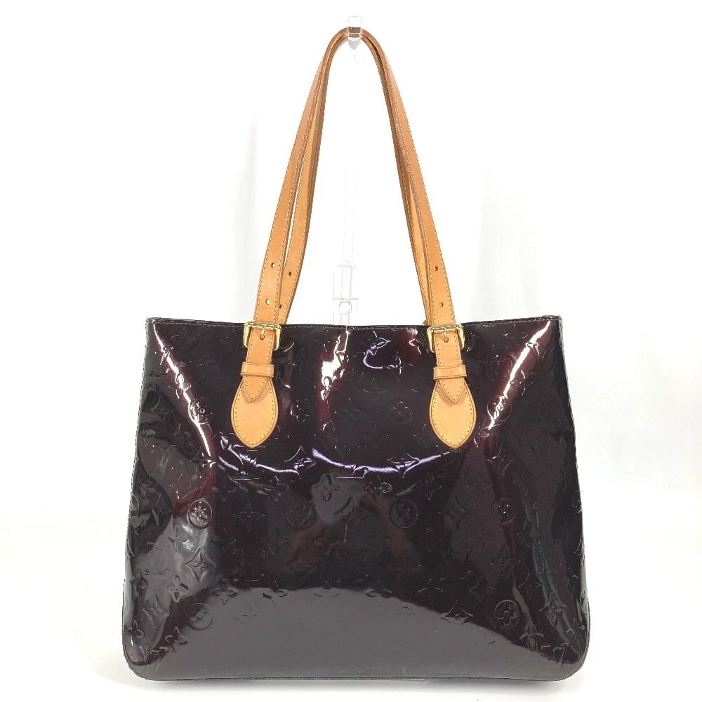 LOUIS VUITTON MONOGRAMVERNIS BRENTWOOD BAG TOTE BAG: LOUIS VUITTON MonogramVernis Brentwood Bag Tote Bag Brand: LOUIS VUITTON Type/Style: Shoulder Bag Material: MonogramVernisCanvas Color: Amarante / purple Size: W15.0xH11.2xD3.3inch /