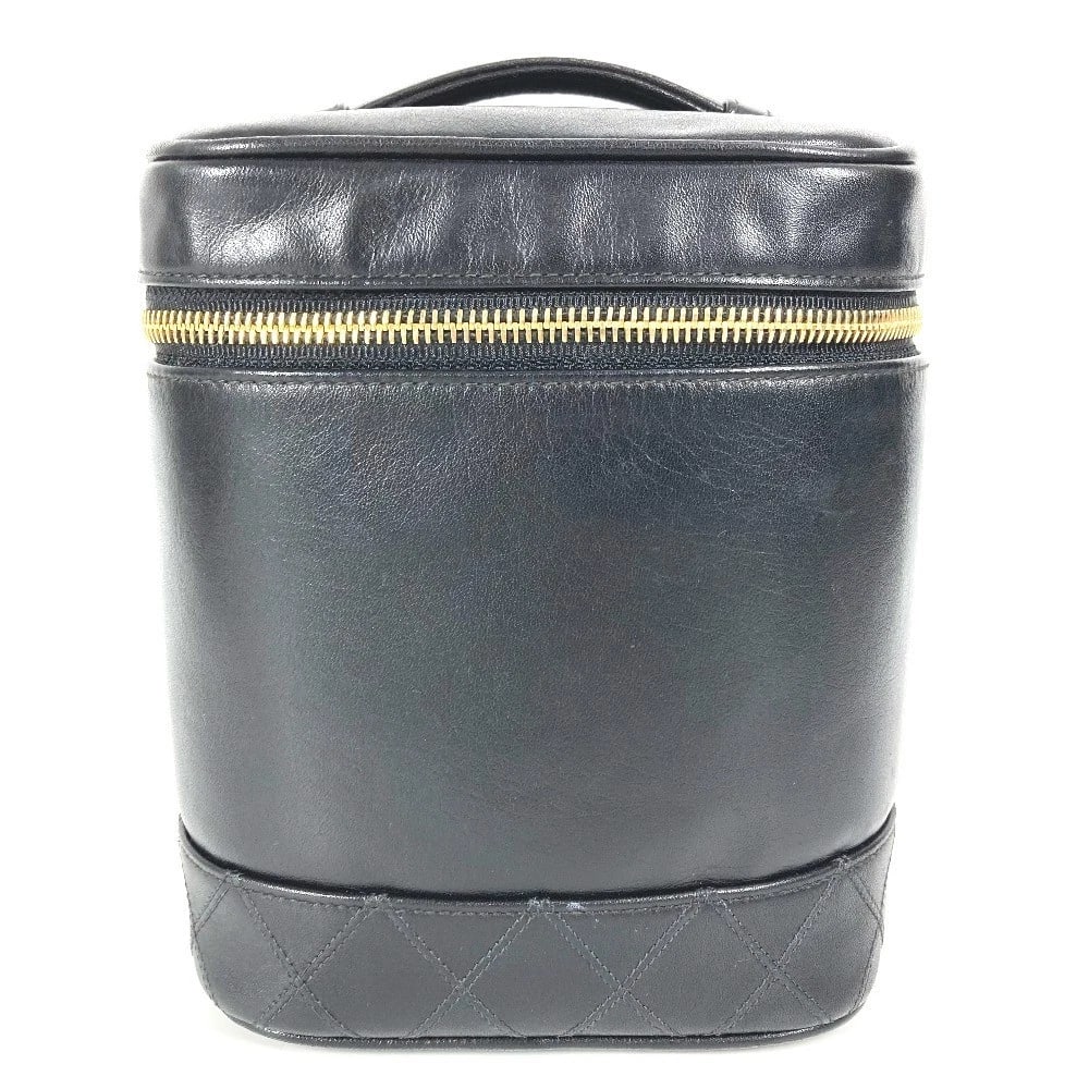CHANEL CC CC MARK LOGO PICO LORE BAG VANITY BAG: CHANEL CC CC Mark logo Pico Lore Bag Vanity Bag Brand: CHANEL Type/Style: Hand Bag Material: Leather Color: BlackxGold Hardware Size: W5.7xH6.7xD4.9inch / W14.5cmxH17cmxD12.5cm Accessories: None <