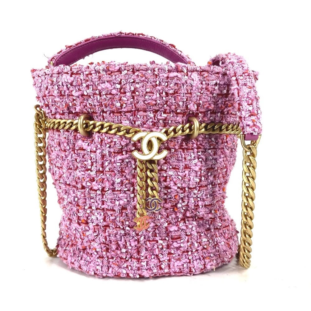 CHANEL CC CHAIN BUCKET TYPE 2WAY HAND BAG: CHANEL CC Chain Bucket type 2WAY Hand Bag Brand: CHANEL Type/Style: Shoulder Bag Material: tweed Color: pink Size: W7.1xH7.5xD4.5inch / W18cmxH19cmxD11.5cm Accessories: None Accessories No