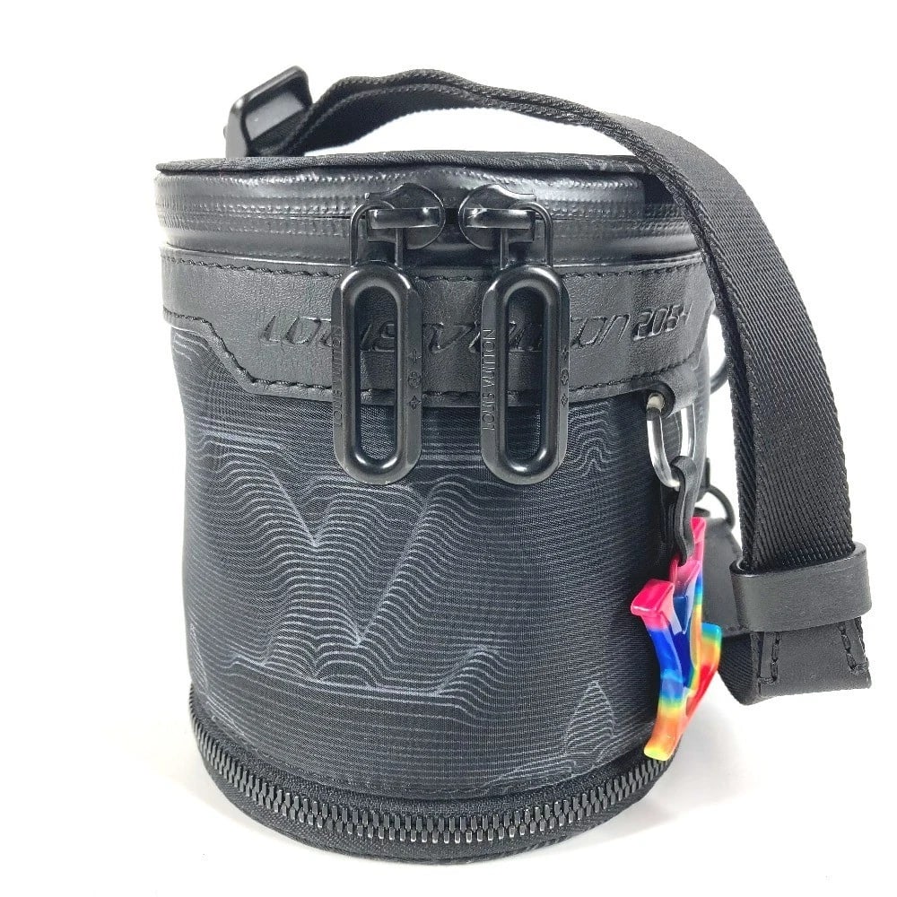 LOUIS VUITTON EXPANDABLE POLION CROSSBODY SHOULDER BAG: LOUIS VUITTON Expandable Polion Crossbody Shoulder Bag Brand: LOUIS VUITTON Type/Style: Shoulder Bag Material: Leather / Nylon Color: Black Size: W4.9xH5.3xD4.7inch / W12.5cmxH13.5cmxD12cm