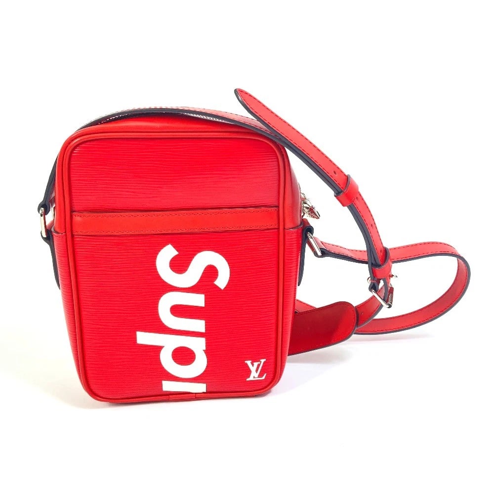 LOUIS VUITTON EPI DANUBEPM SHOULDER BAG RED: LOUIS VUITTON Epi DanubePM Shoulder Bag Red Brand: LOUIS VUITTON Type/Style: Shoulder Bag Material: Epi Electric Leather Color: RedxSilverHardware Size: W6.3xH8.7xD2.4inch / W16cmxH22cmxD6cm
