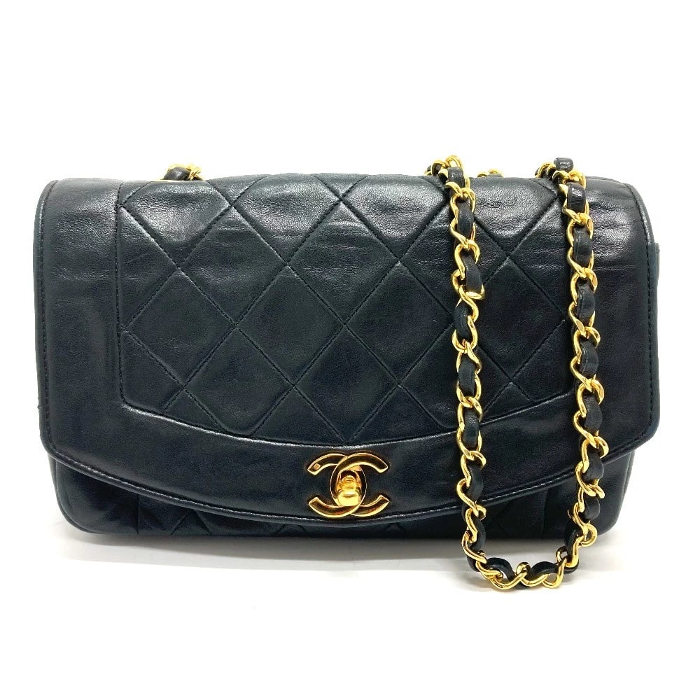 CHANEL CC DIANA 22 SINGLE CHAIN SHOULDER BAG: CHANEL CC Diana 22 Single chain Shoulder Bag Brand: CHANEL Type/Style: Shoulder Bag Material: lambskin leather Color: BlackxGold Hardware Size: W8.7xH5.9xD2.8inch / W22cmxH15cmxD7cm Accessories: N