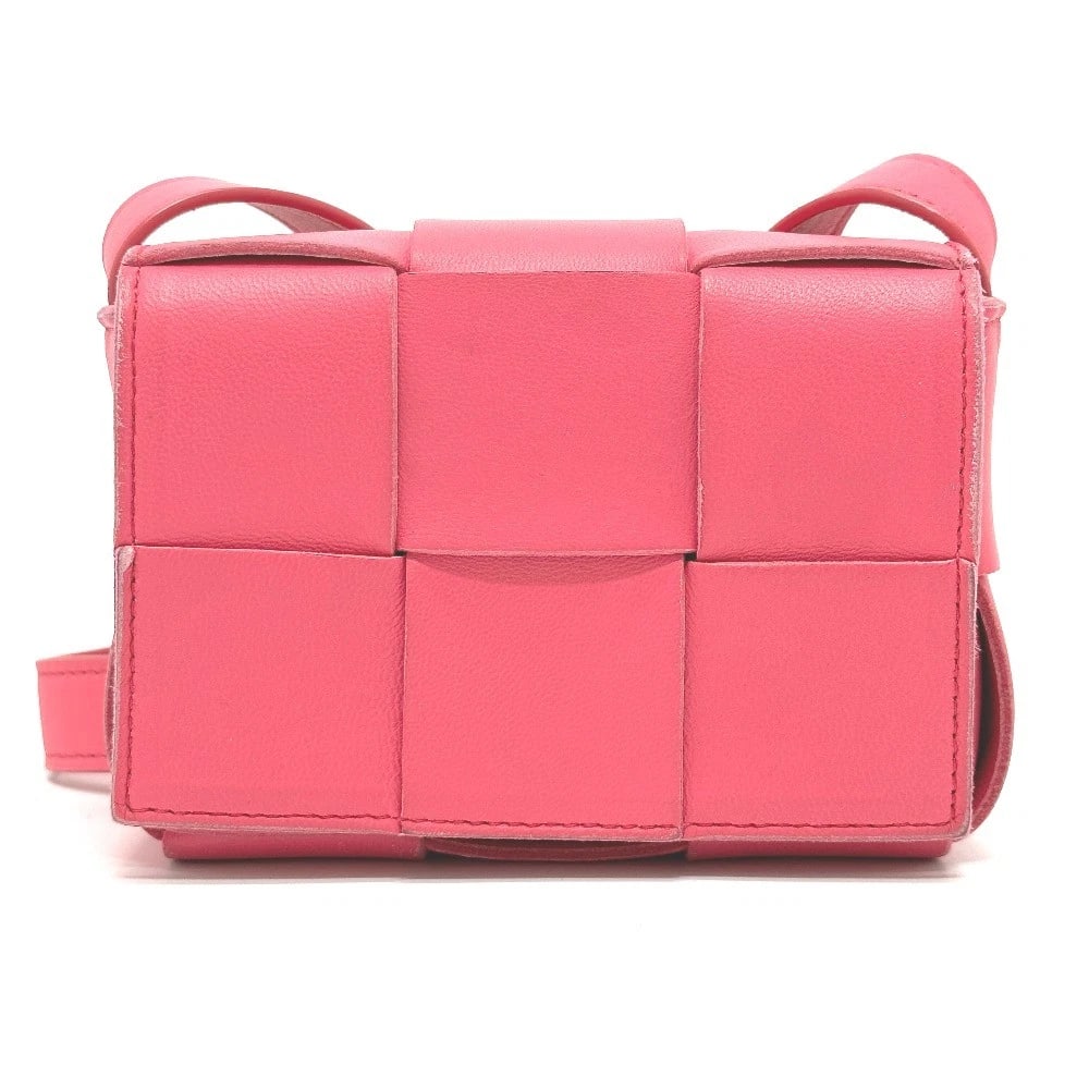 BOTTEGA VENETA CROSSBODY POCHETTE CROSSBODY SHOULDER BAG: BOTTEGA VENETA Crossbody Pochette Crossbody Shoulder Bag Brand: BOTTEGA VENETA Type/Style: Shoulder Bag Material: Leather Color: Pink Size: W4.7xH3.1xD2.0inch / W12cmxH8cmxD5cm Accessories: None <
