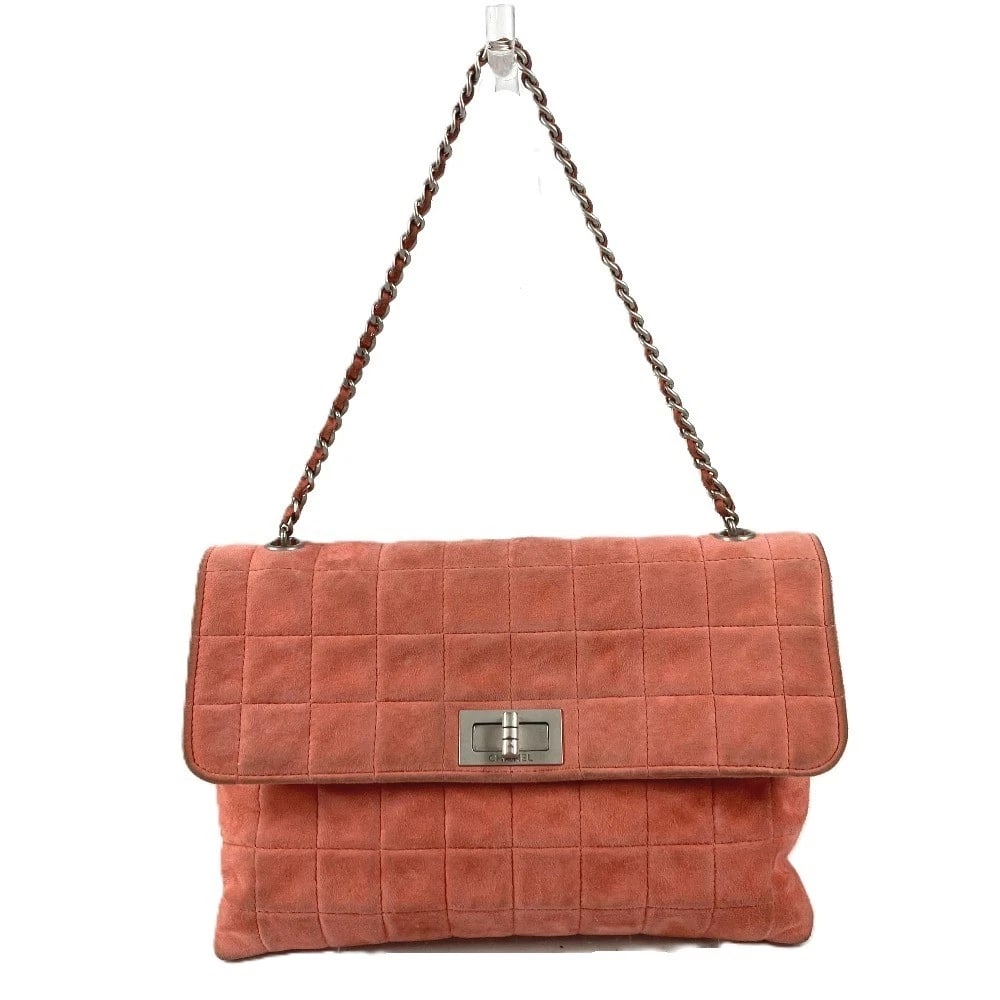 CHANEL FLAP METAL FITTINGS CHOCOLATE BAR SHOULDER BAG: CHANEL flap Metal Fittings Chocolate Bar Shoulder Bag Brand: CHANEL Type/Style: Shoulder Bag Material: suede Color: pink Size: W9.4xH5.9xD0.6inch / W24cmxH15cmxD1.5cm Accessories: None Acc